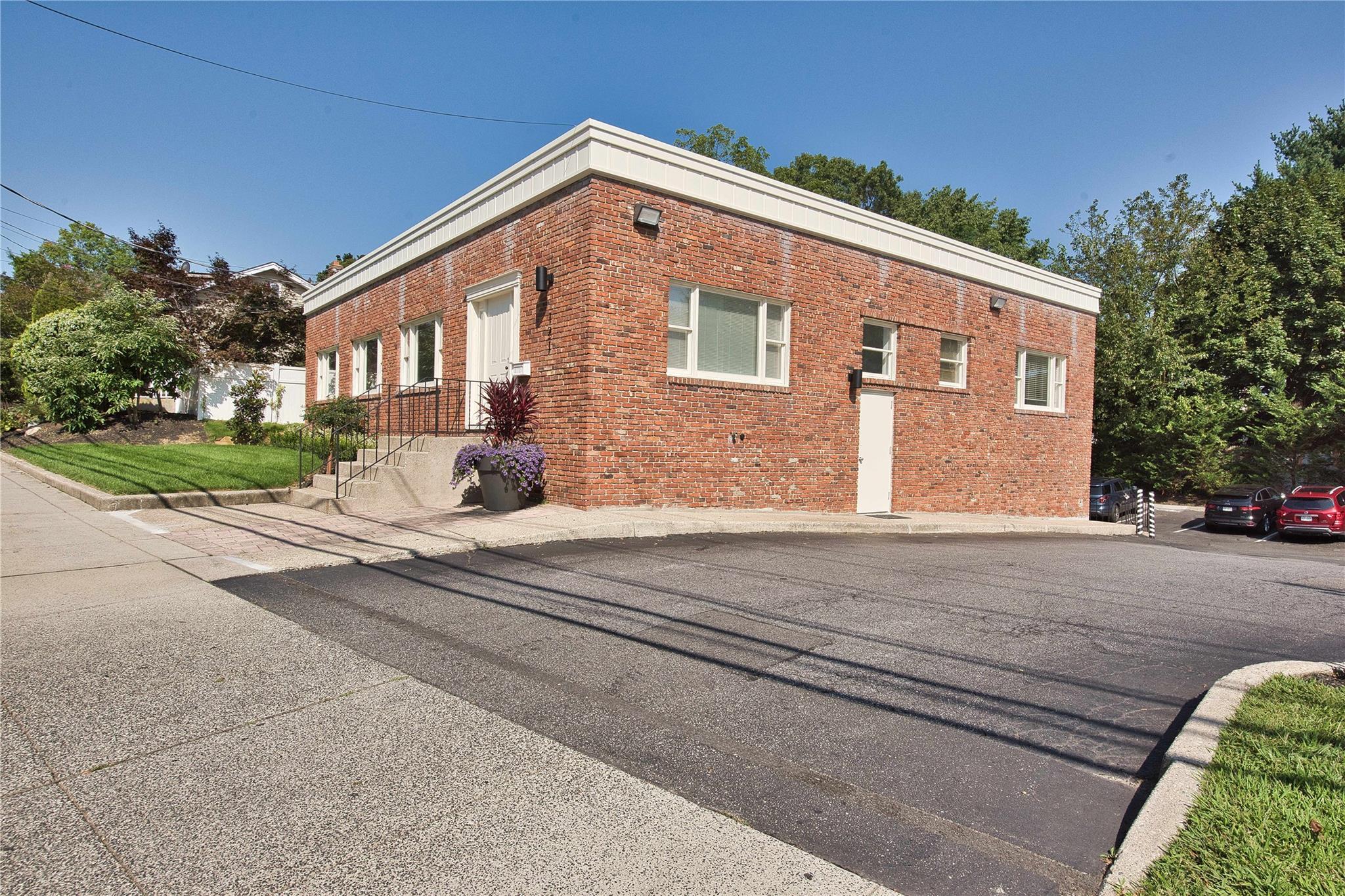 121 Pulaski Road # 1, Kings Park, NY 11754