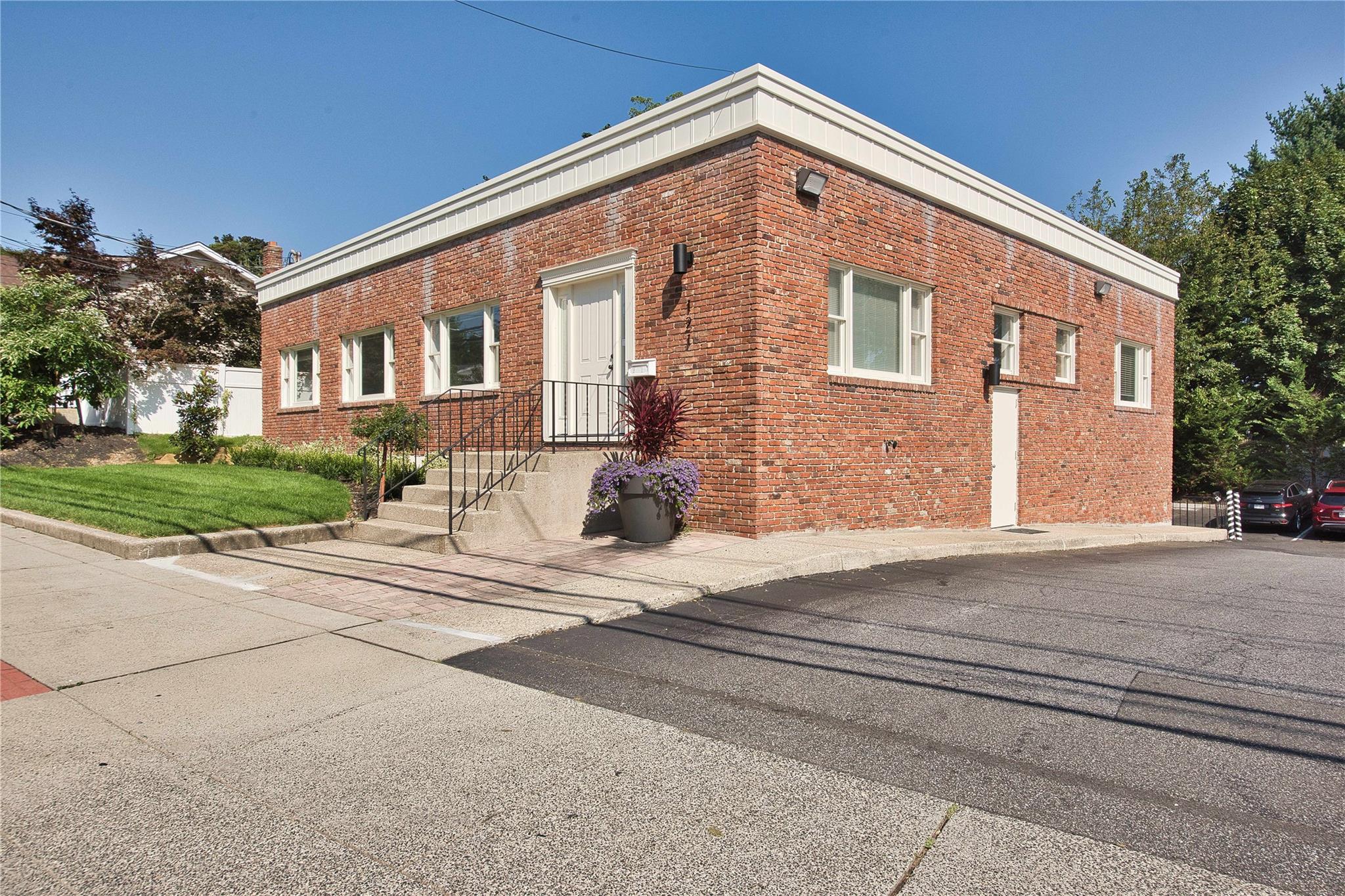 121 Pulaski Road # 3, Kings Park, NY 11754