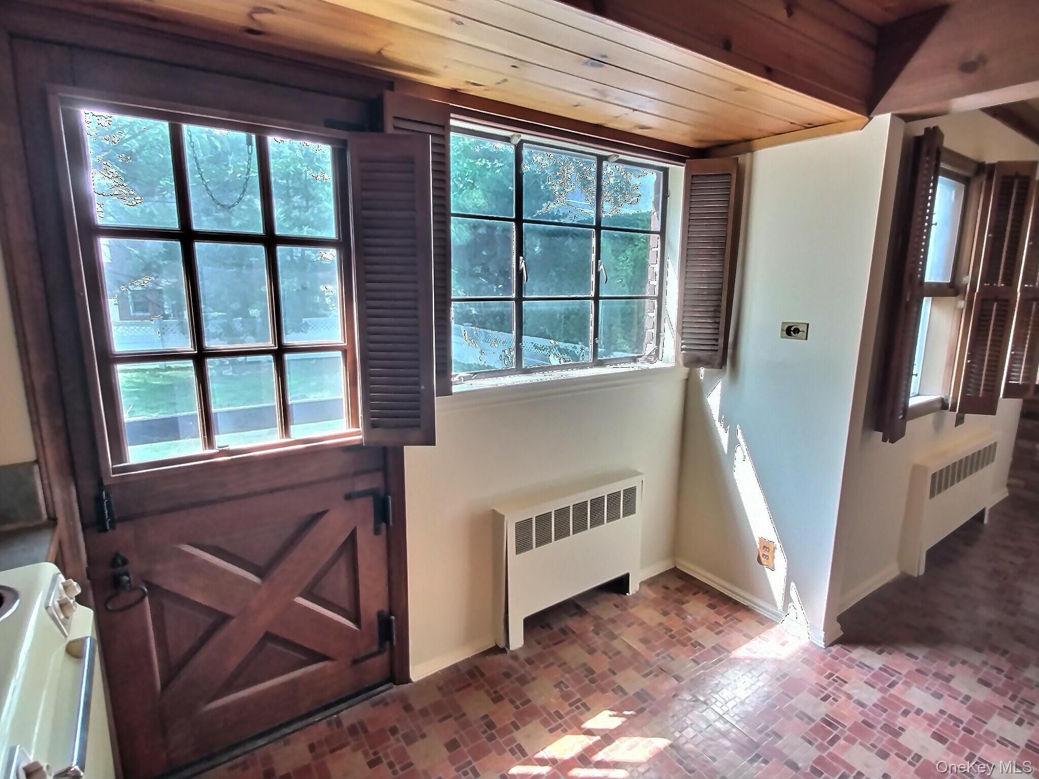 306 Cambridge Avenue, Garden City, NY 11530