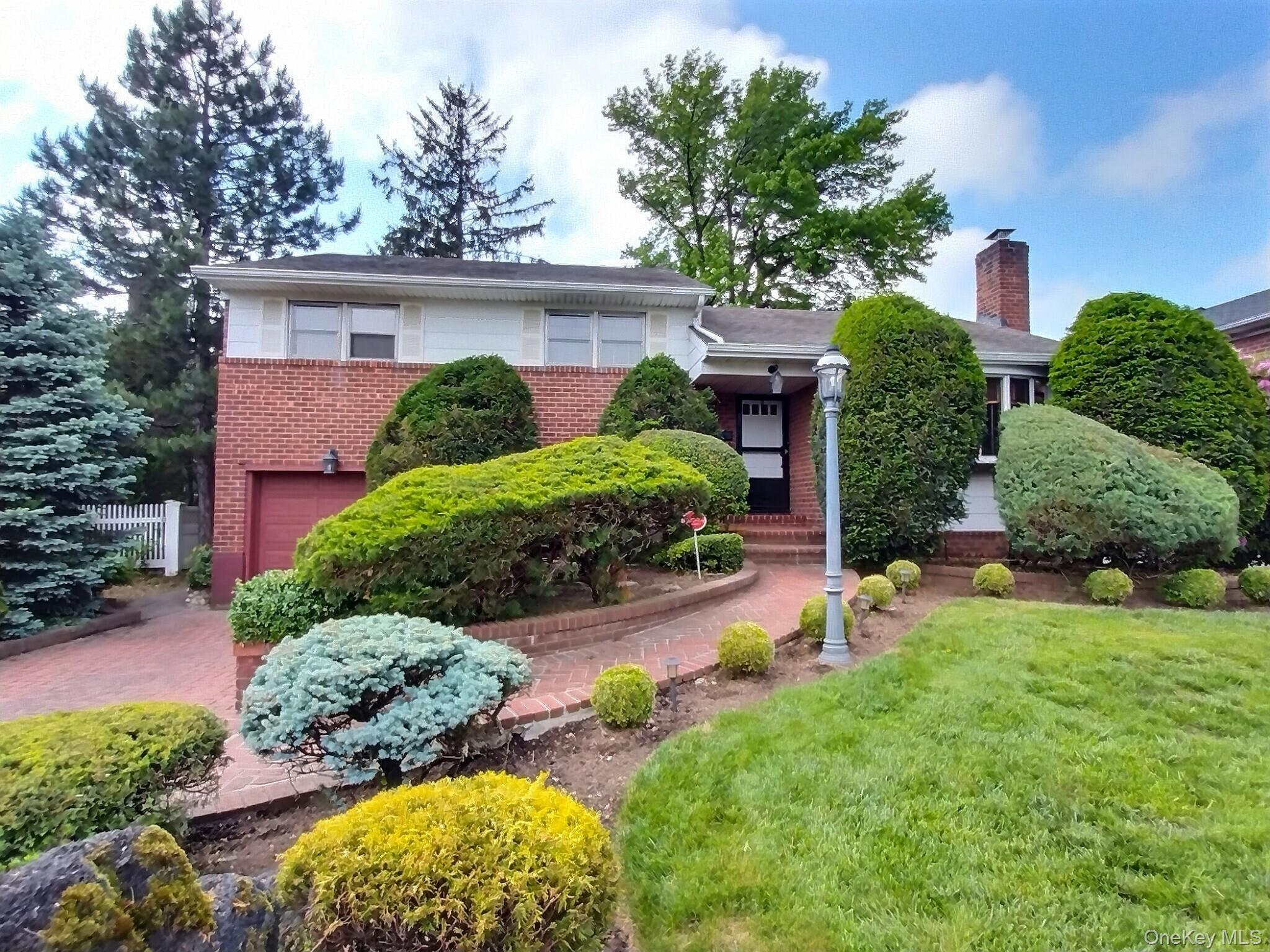 306 Cambridge Avenue, Garden City, NY 11530