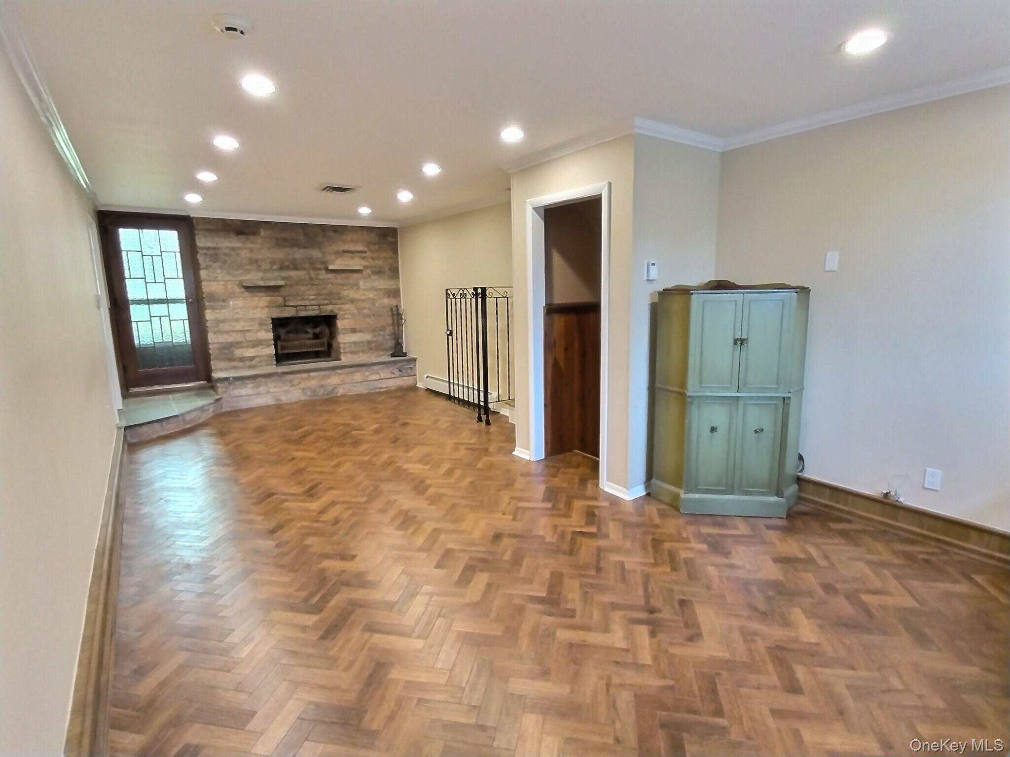 306 Cambridge Avenue, Garden City, NY 11530