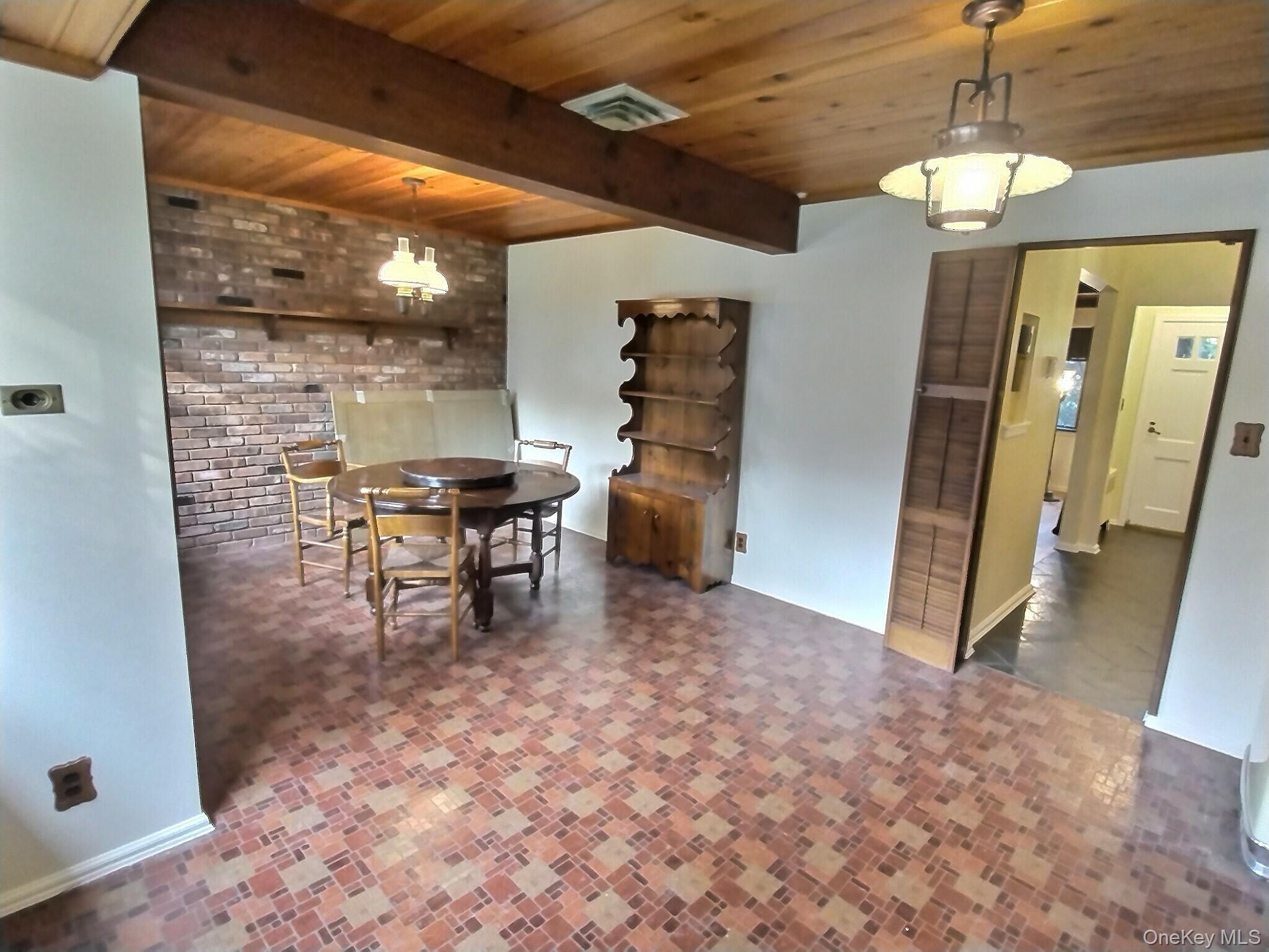 306 Cambridge Avenue, Garden City, NY 11530