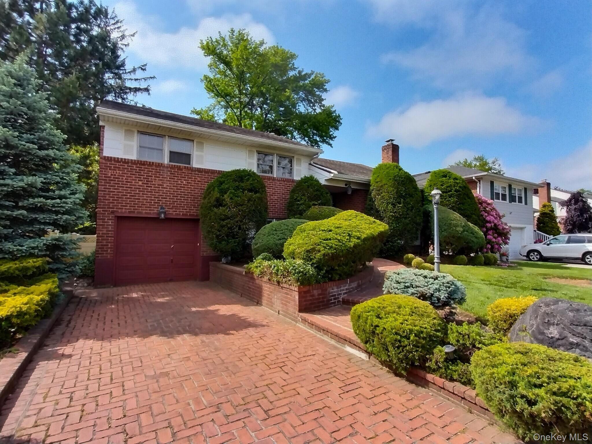 306 Cambridge Avenue, Garden City, NY 11530