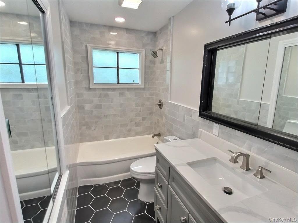 306 Cambridge Avenue, Garden City, NY 11530