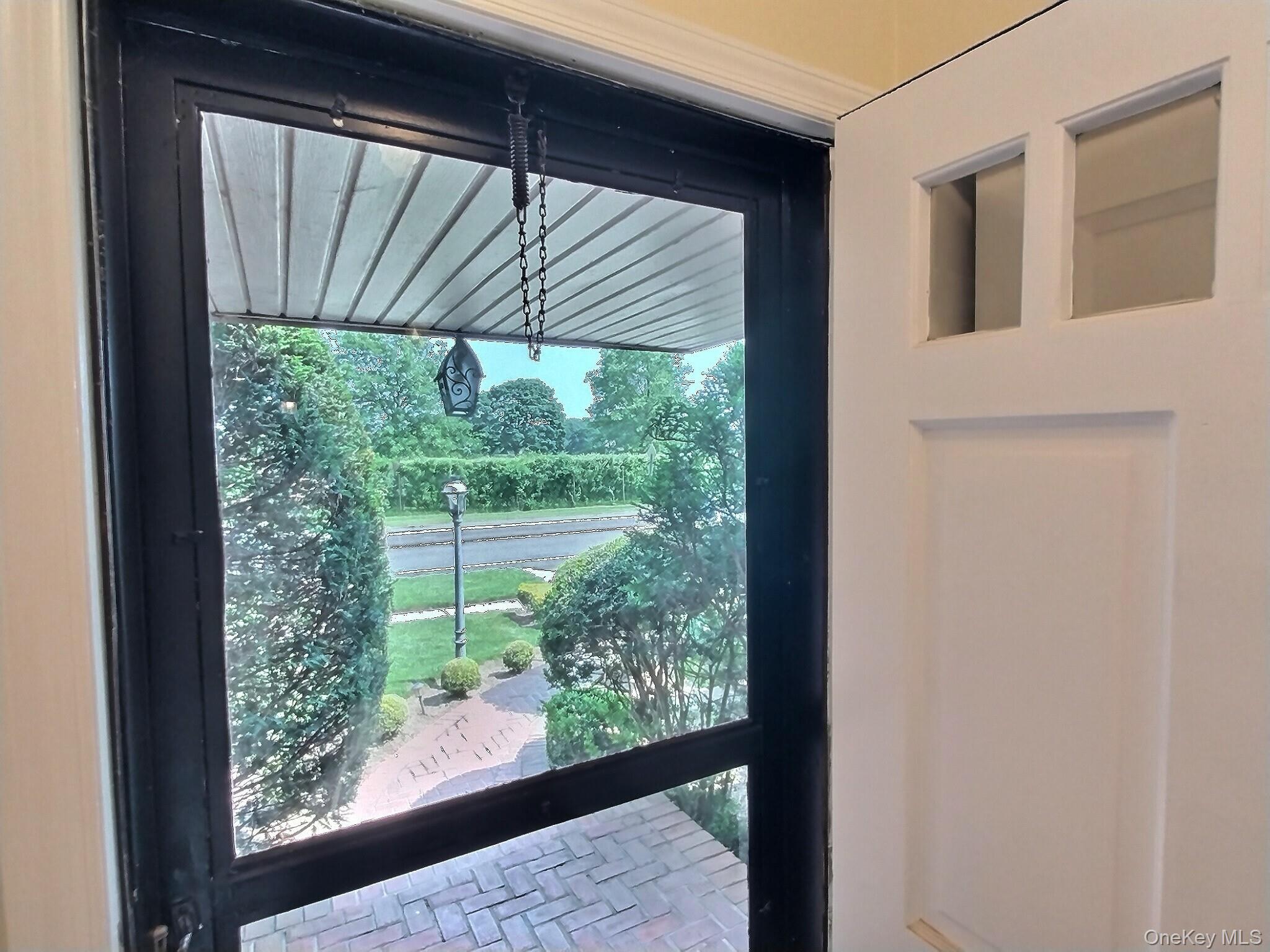 306 Cambridge Avenue, Garden City, NY 11530