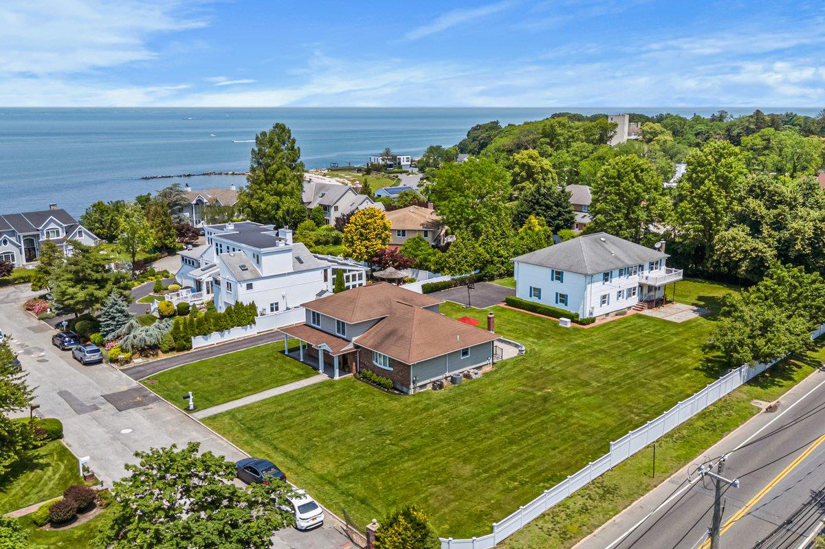 2 Donald Street, Bayville, NY 11709