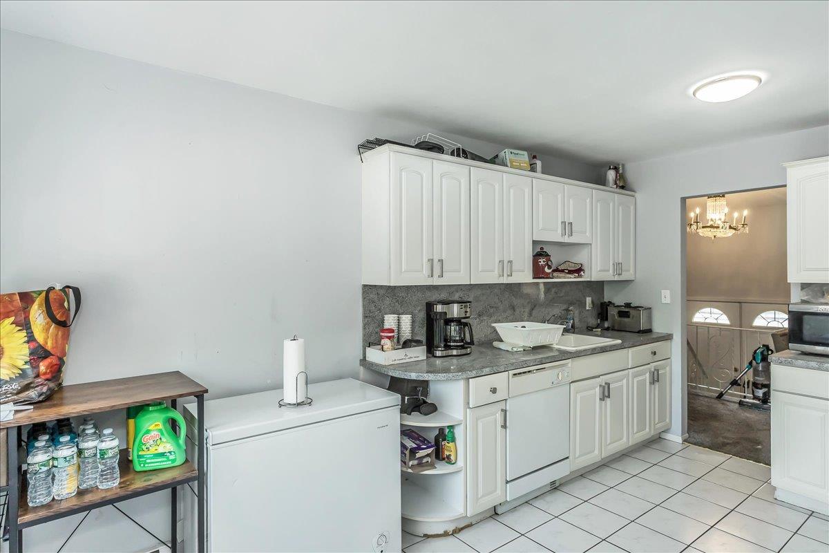 274 Central Park Road, Plainview, NY 11803