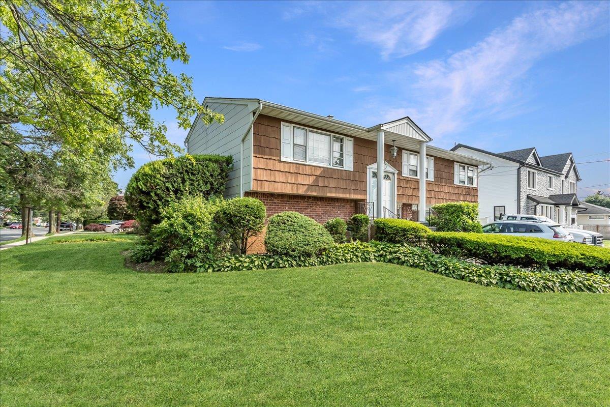 274 Central Park Road, Plainview, NY 11803