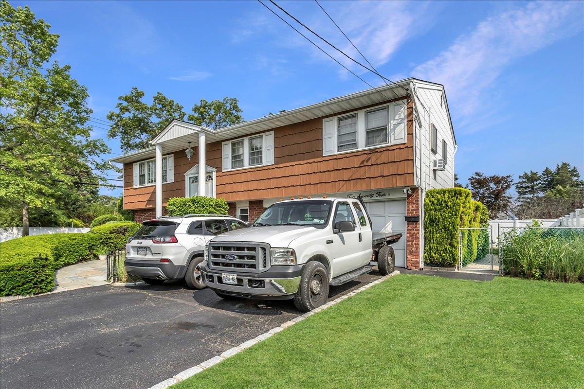 274 Central Park Road, Plainview, NY 11803