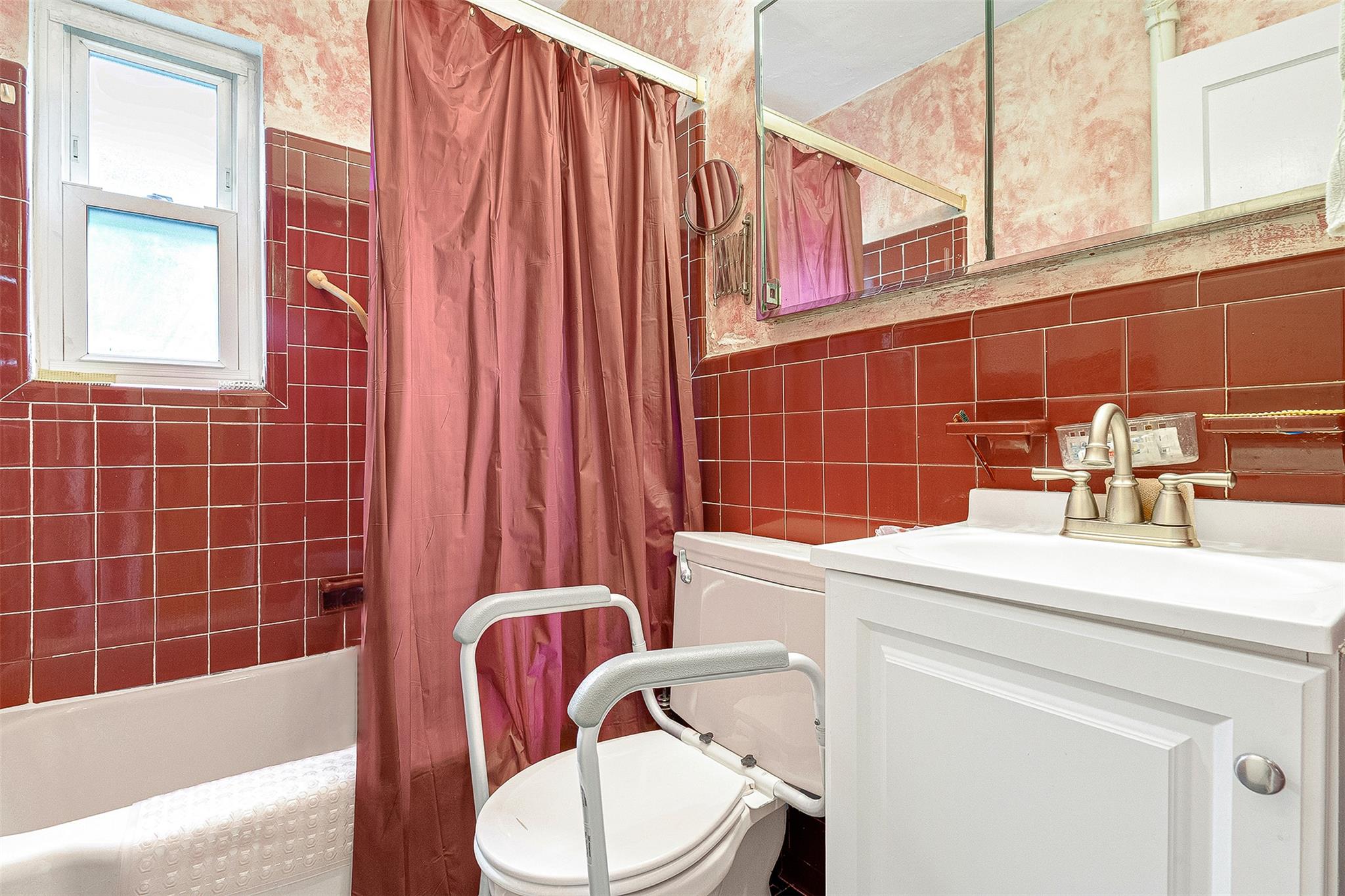 85-82 66th Road, Rego Park, NY 11374