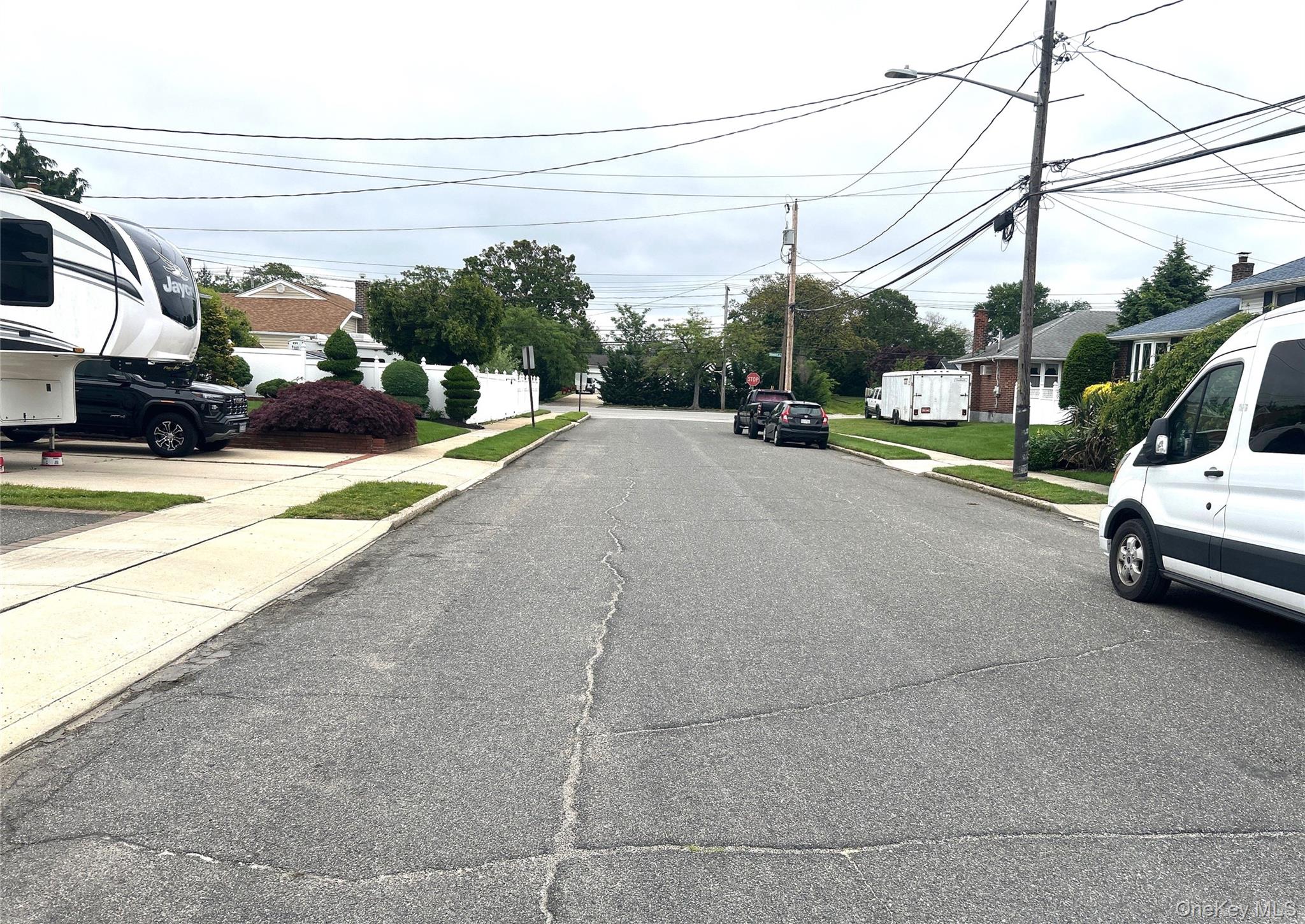 11 Berryhill Lane, Bethpage, NY 11714