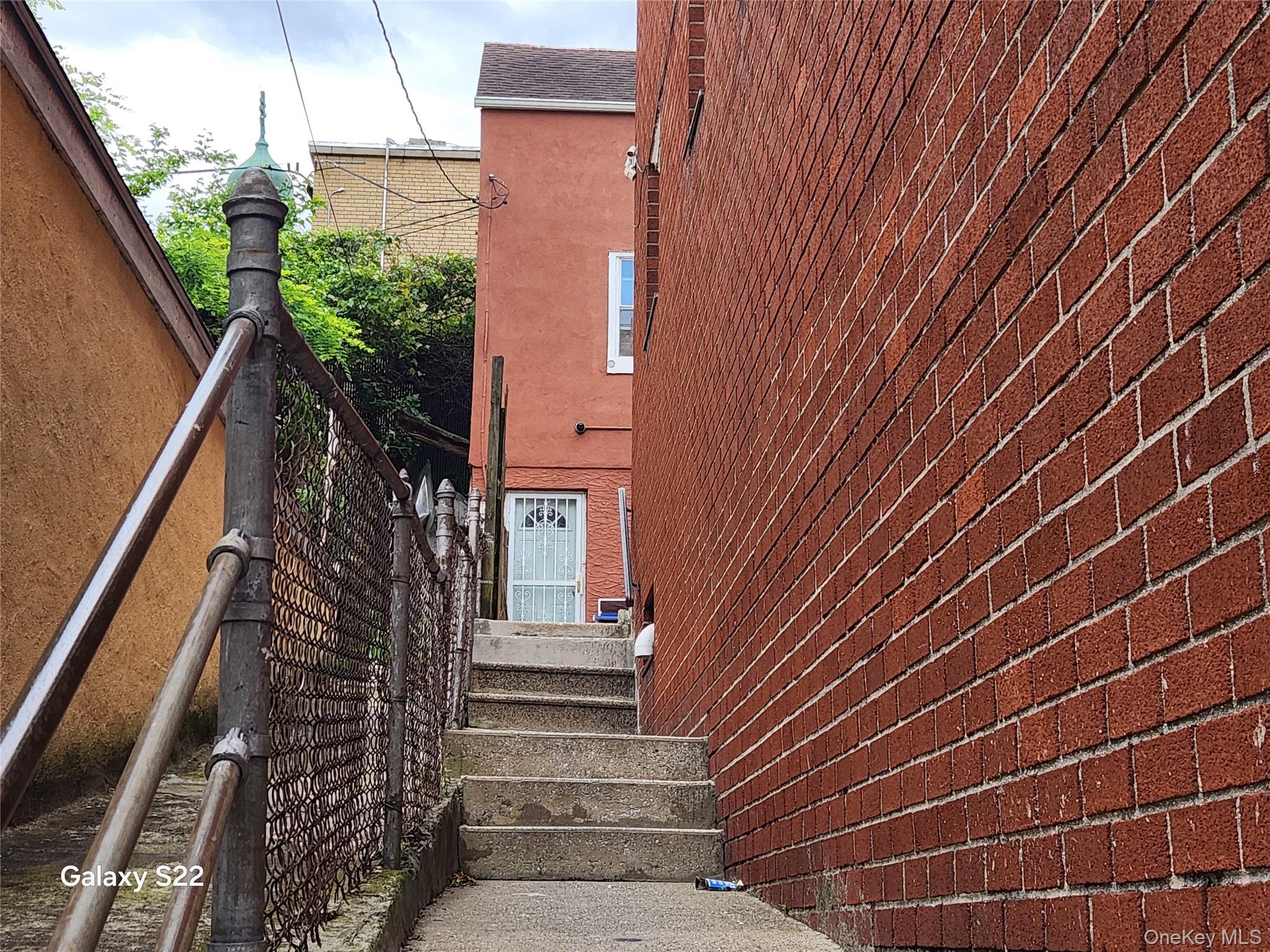 32 Yonkers Ave, Yonkers, NY 10701