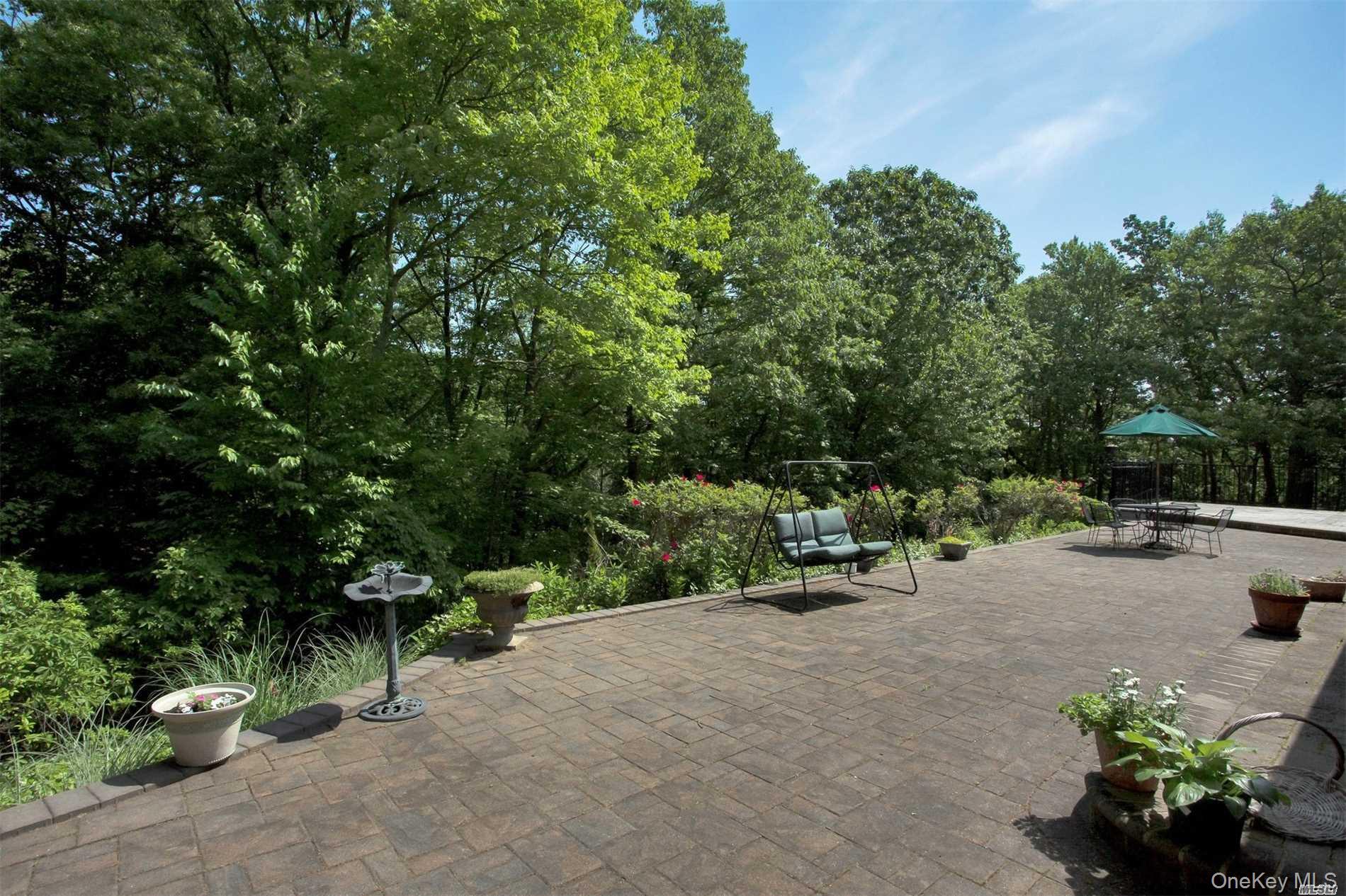 1530 Laurel Hollow Road, Laurel Hollow, NY 11791