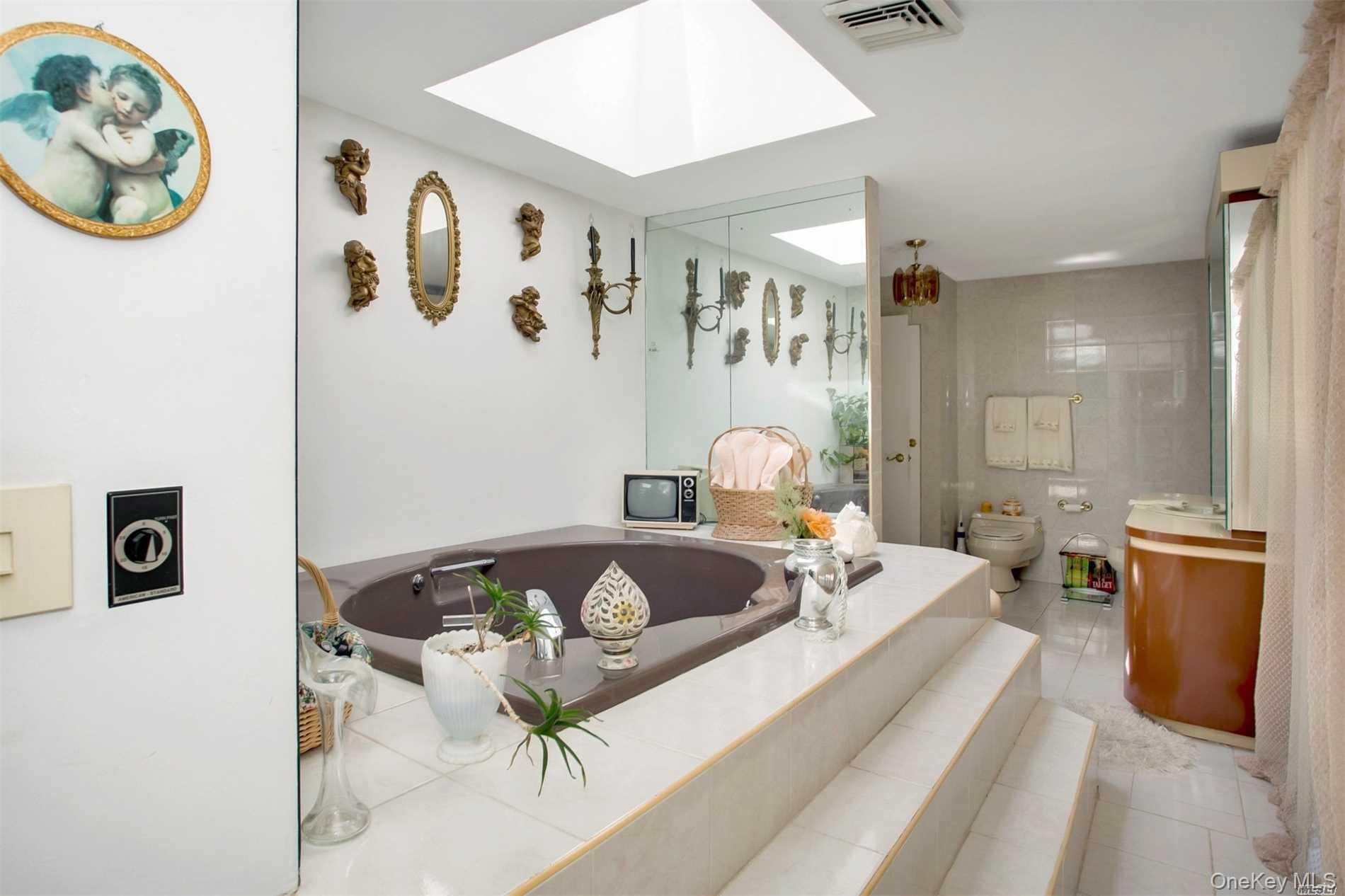 1530 Laurel Hollow Road, Laurel Hollow, NY 11791