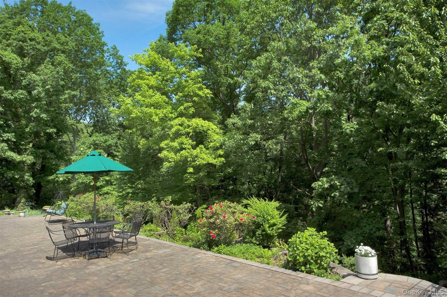 1530 Laurel Hollow Road, Laurel Hollow, NY 11791