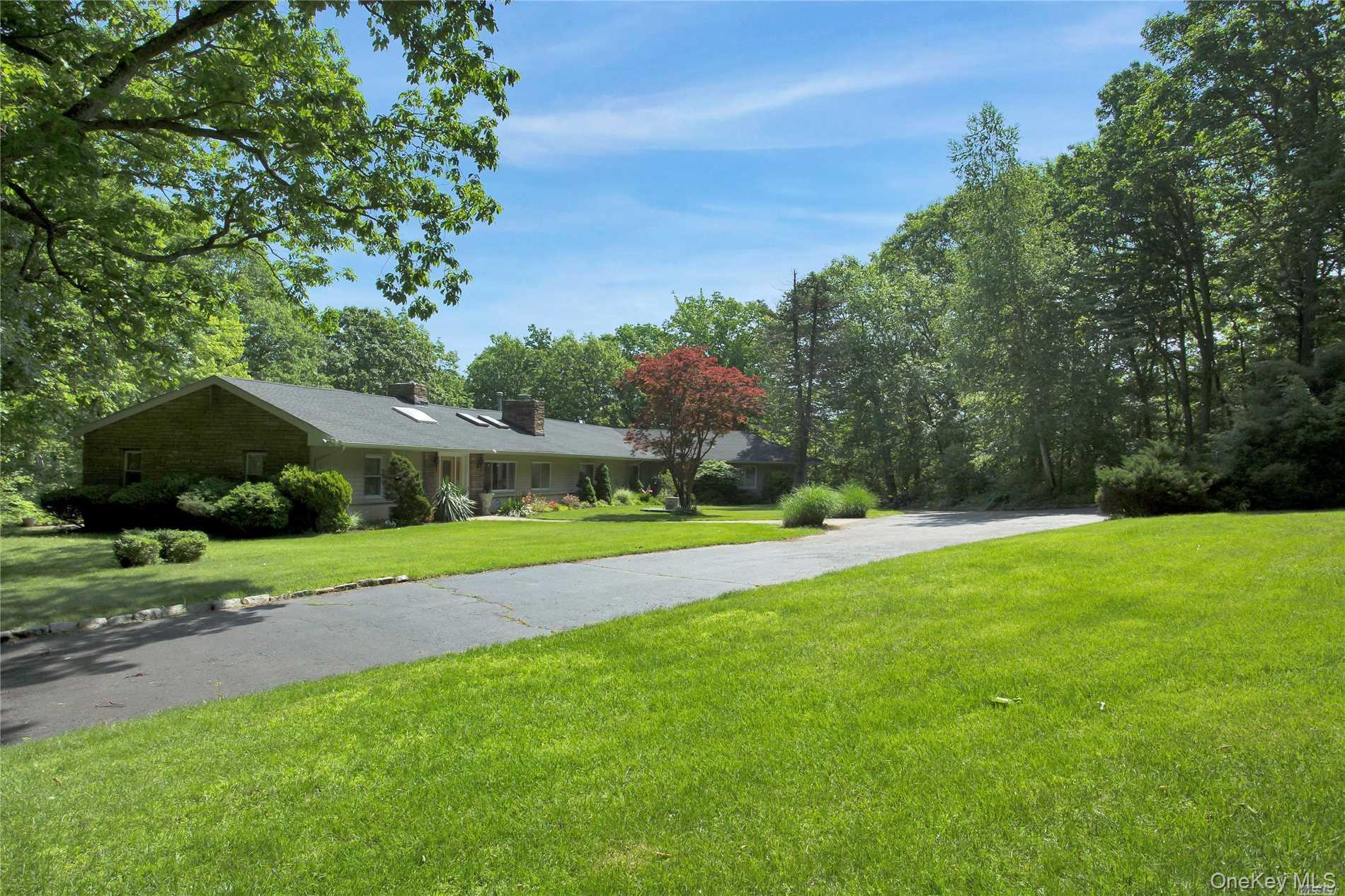 1530 Laurel Hollow Road, Laurel Hollow, NY 11791