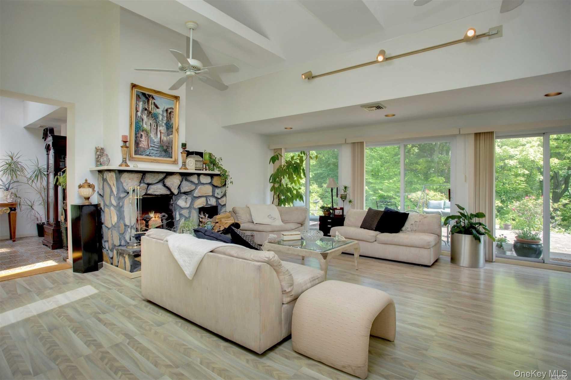 1530 Laurel Hollow Road, Laurel Hollow, NY 11791