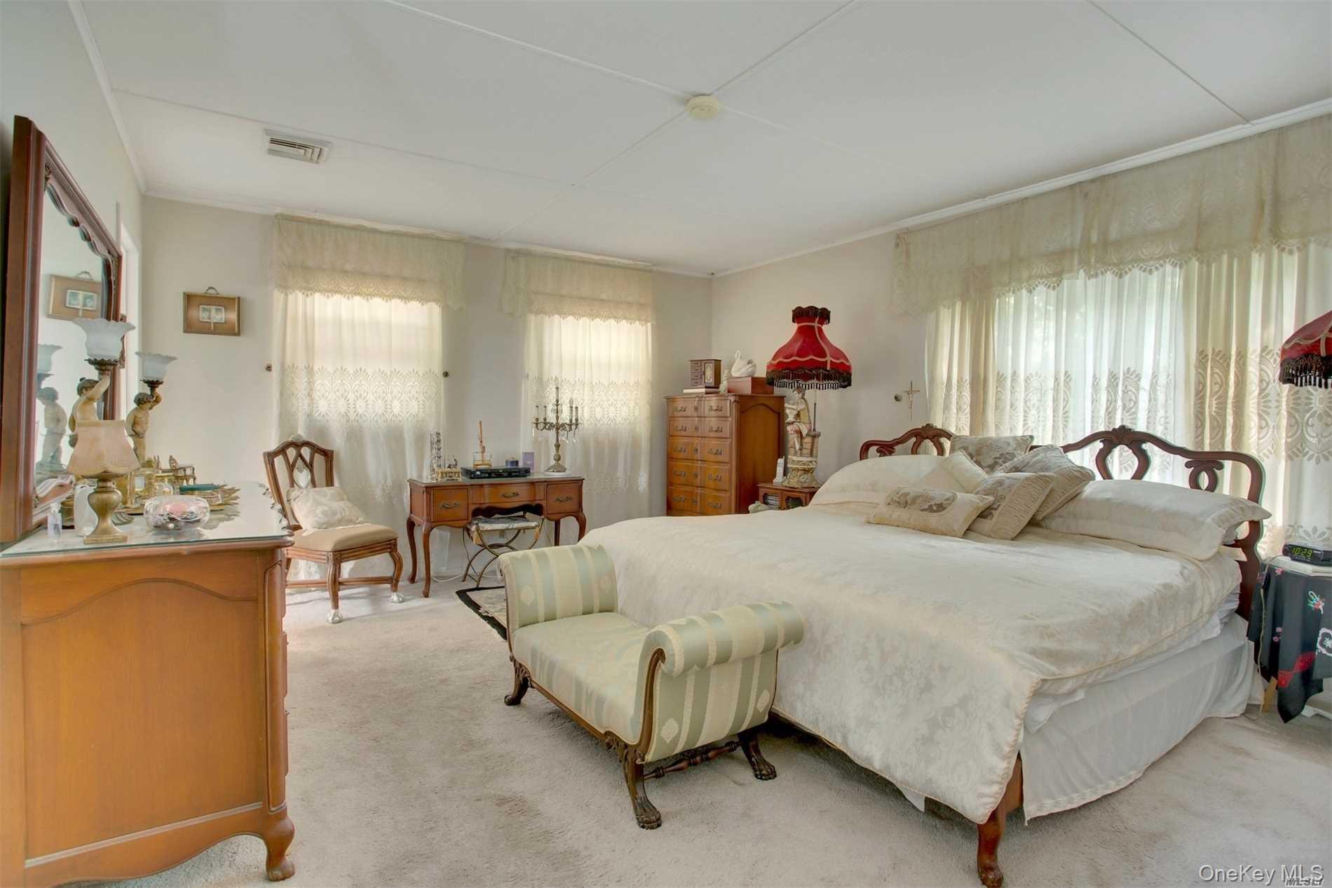 1530 Laurel Hollow Road, Laurel Hollow, NY 11791