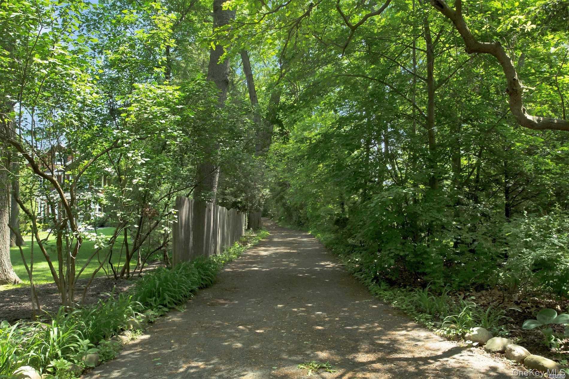 1530 Laurel Hollow Road, Laurel Hollow, NY 11791