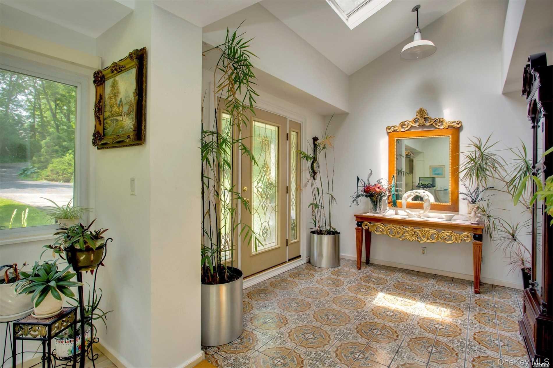 1530 Laurel Hollow Road, Laurel Hollow, NY 11791