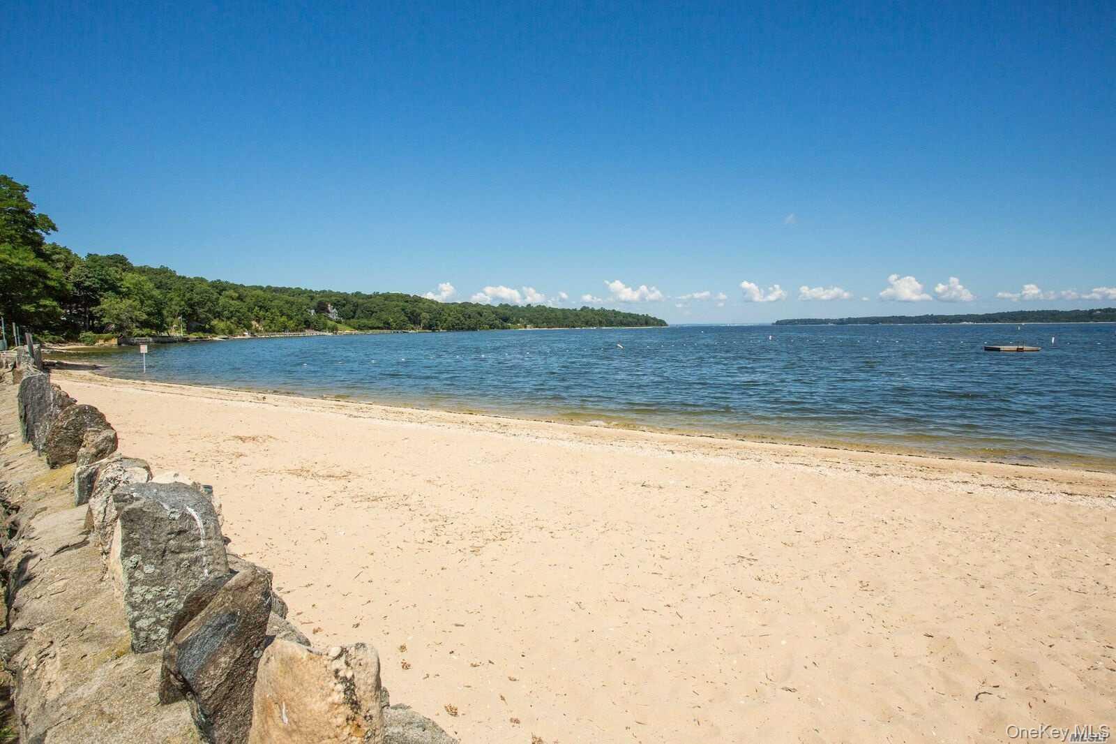 1530 Laurel Hollow Road, Laurel Hollow, NY 11791