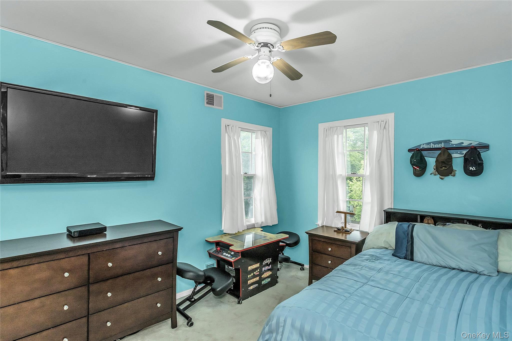 16 Abbey Lane, East Setauket, NY 11733