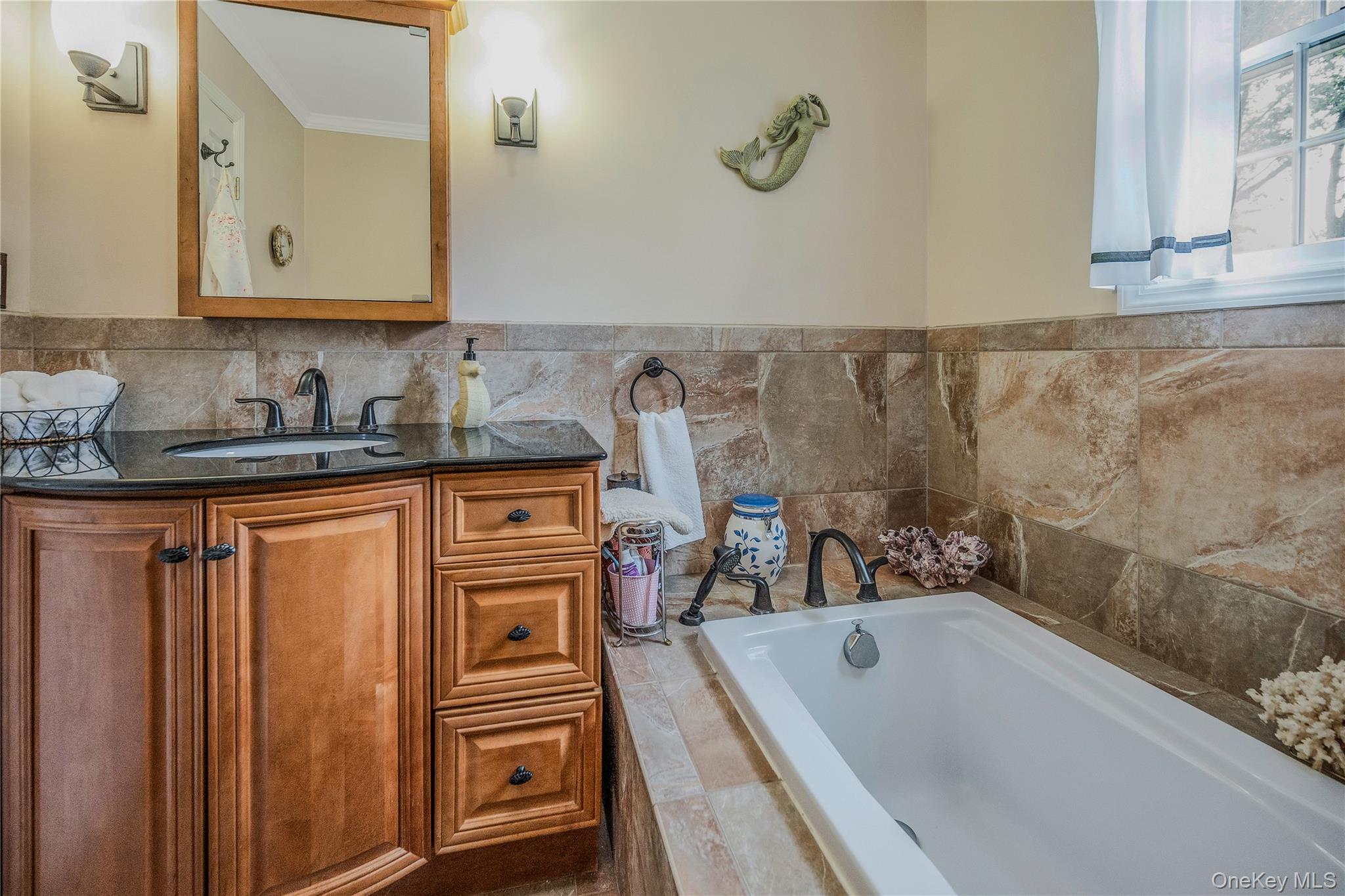 16 Abbey Lane, East Setauket, NY 11733