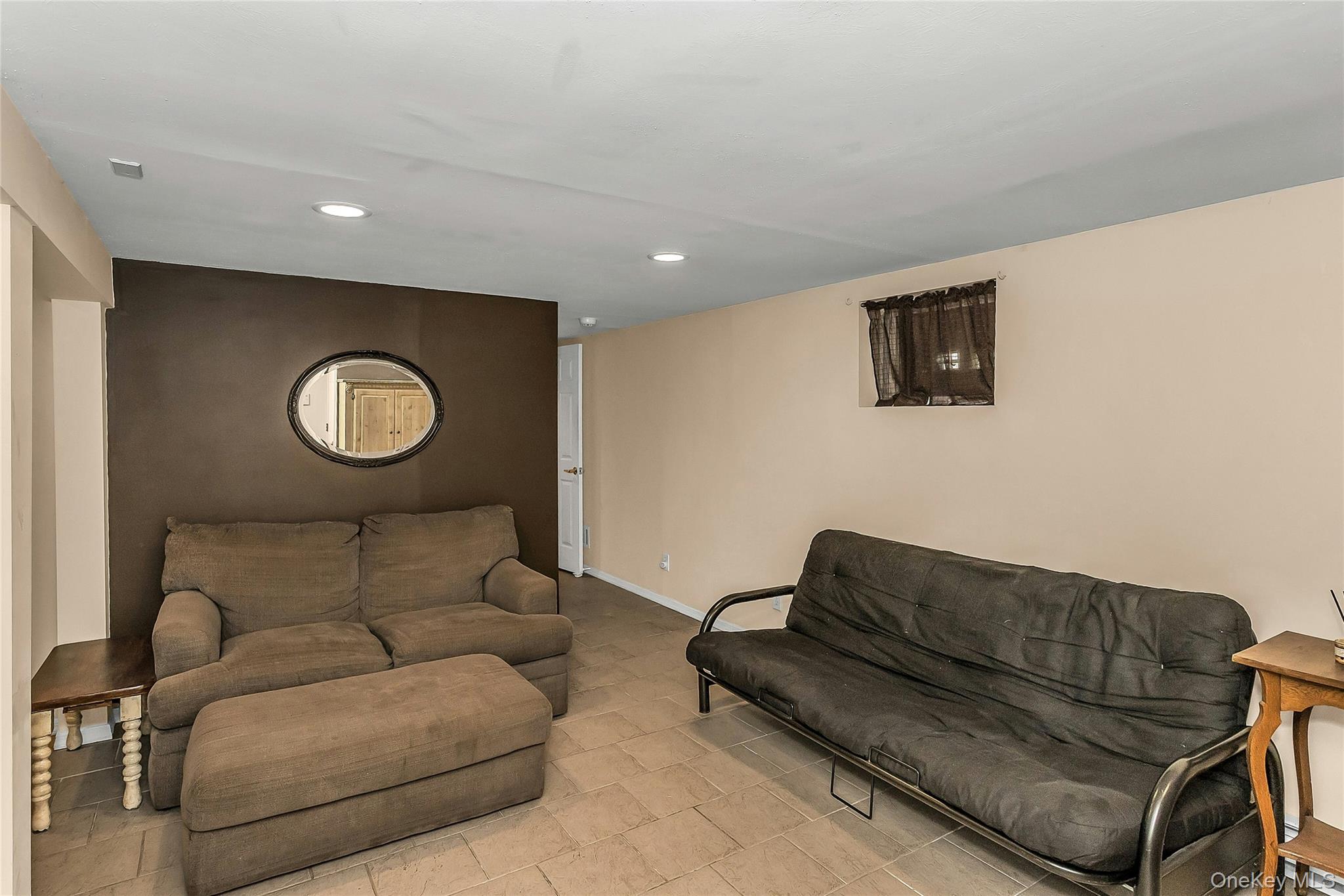 16 Abbey Lane, East Setauket, NY 11733