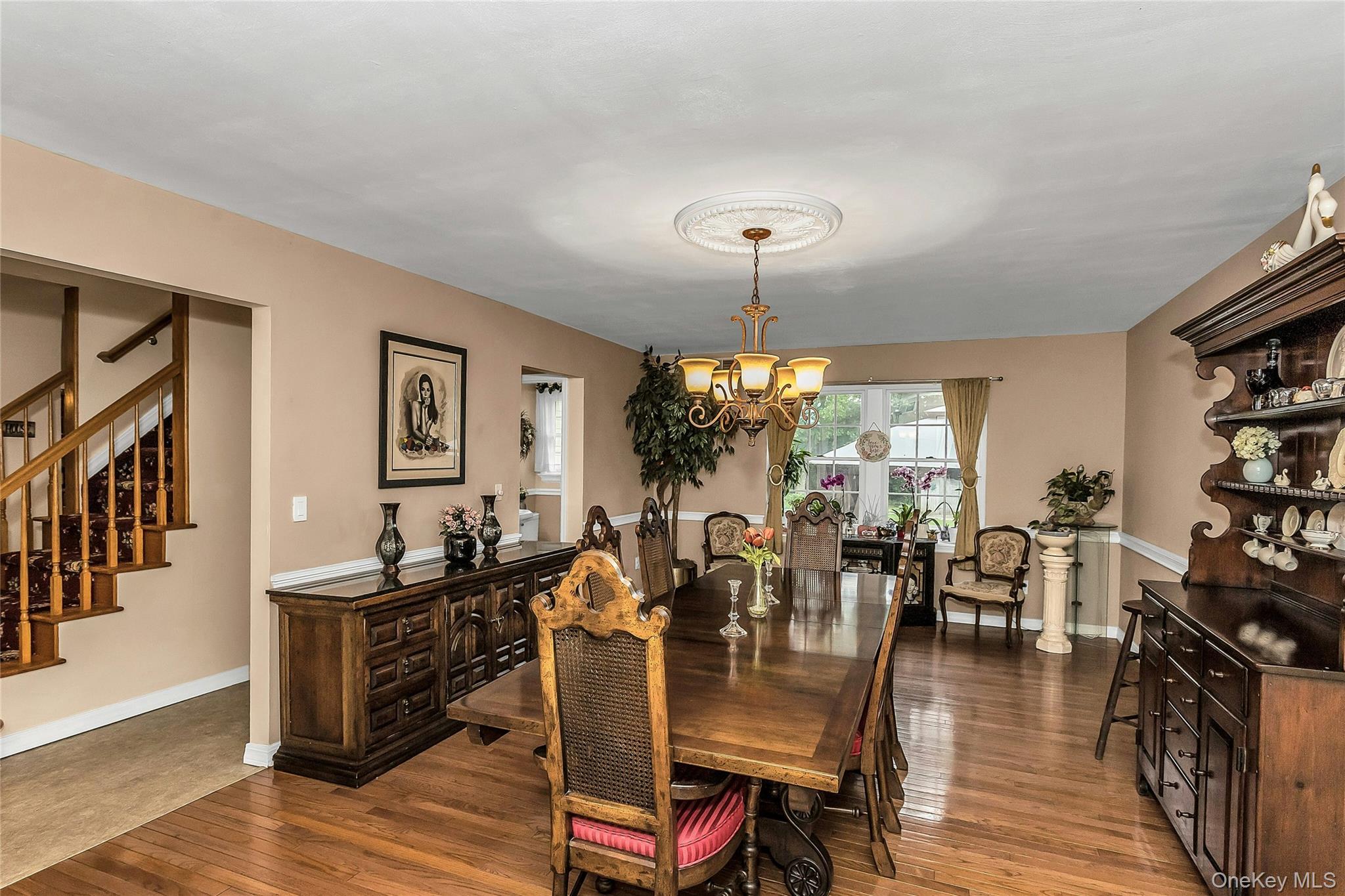 16 Abbey Lane, East Setauket, NY 11733