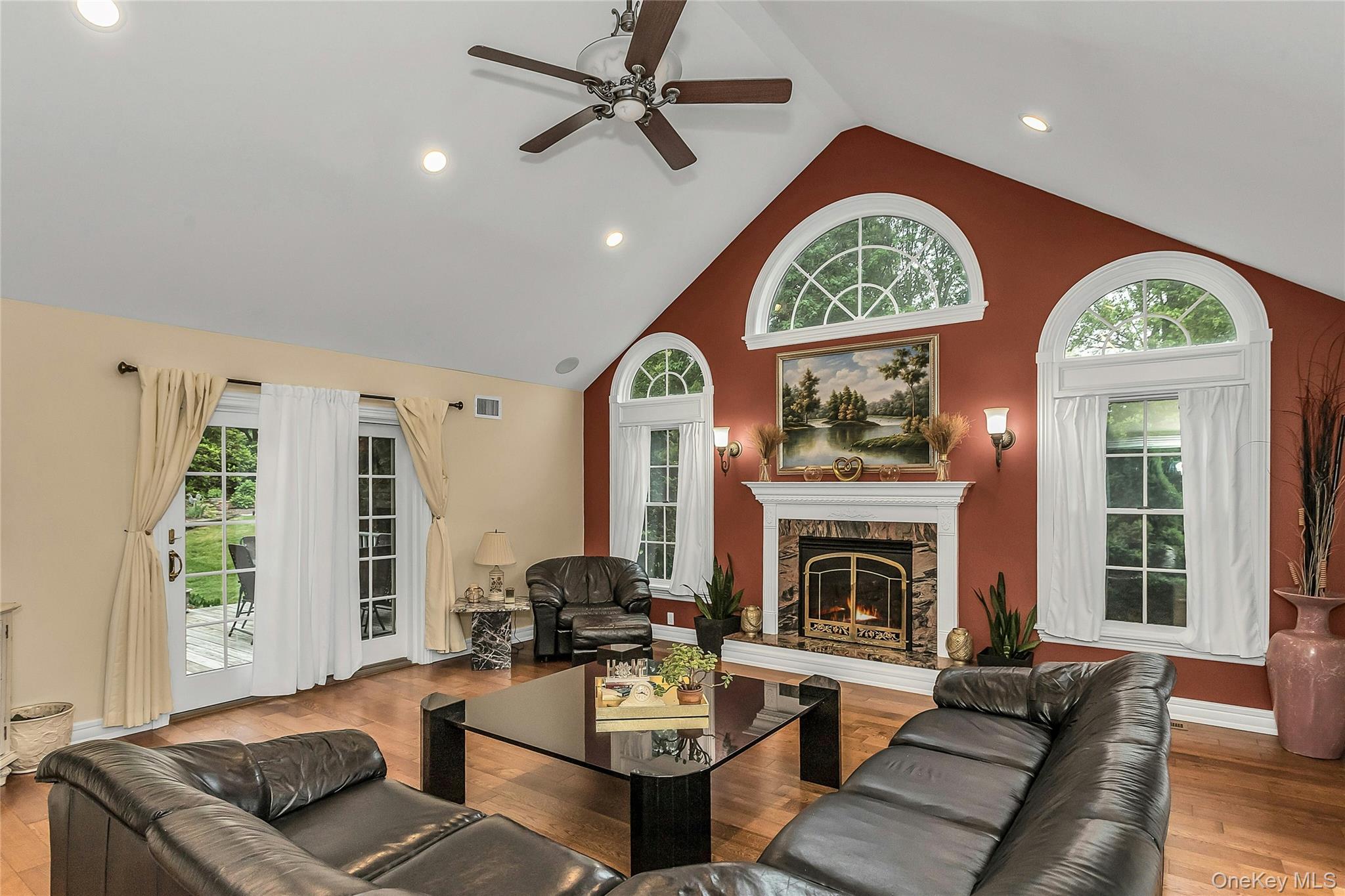 16 Abbey Lane, East Setauket, NY 11733