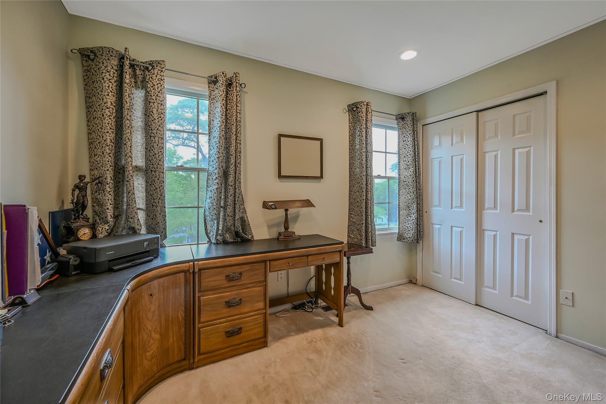 16 Abbey Lane, East Setauket, NY 11733