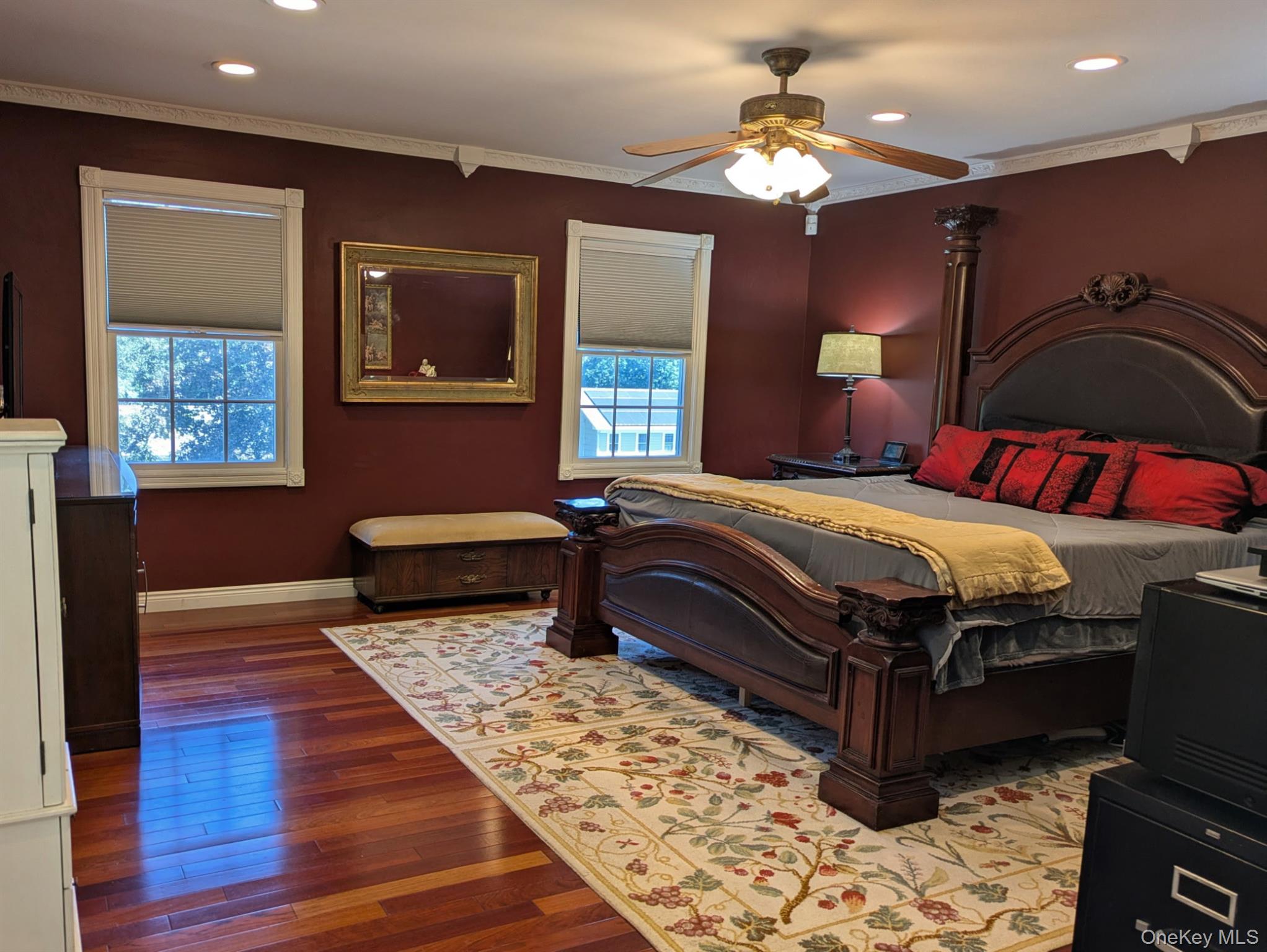 16 Abbey Lane, East Setauket, NY 11733