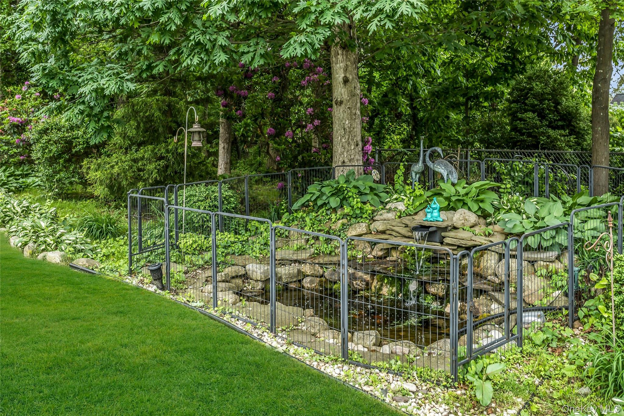 16 Abbey Lane, East Setauket, NY 11733