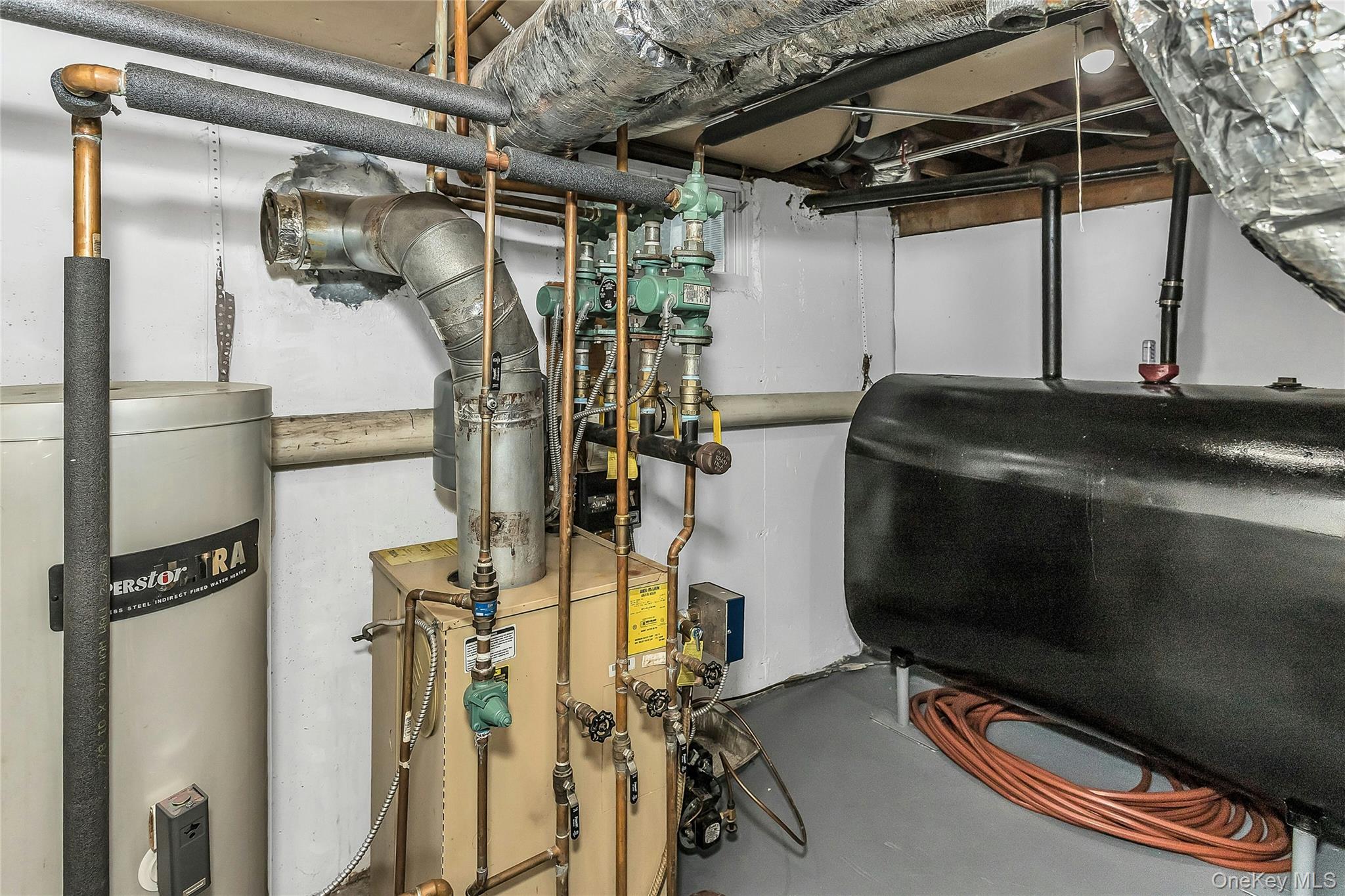 16 Abbey Lane, East Setauket, NY 11733