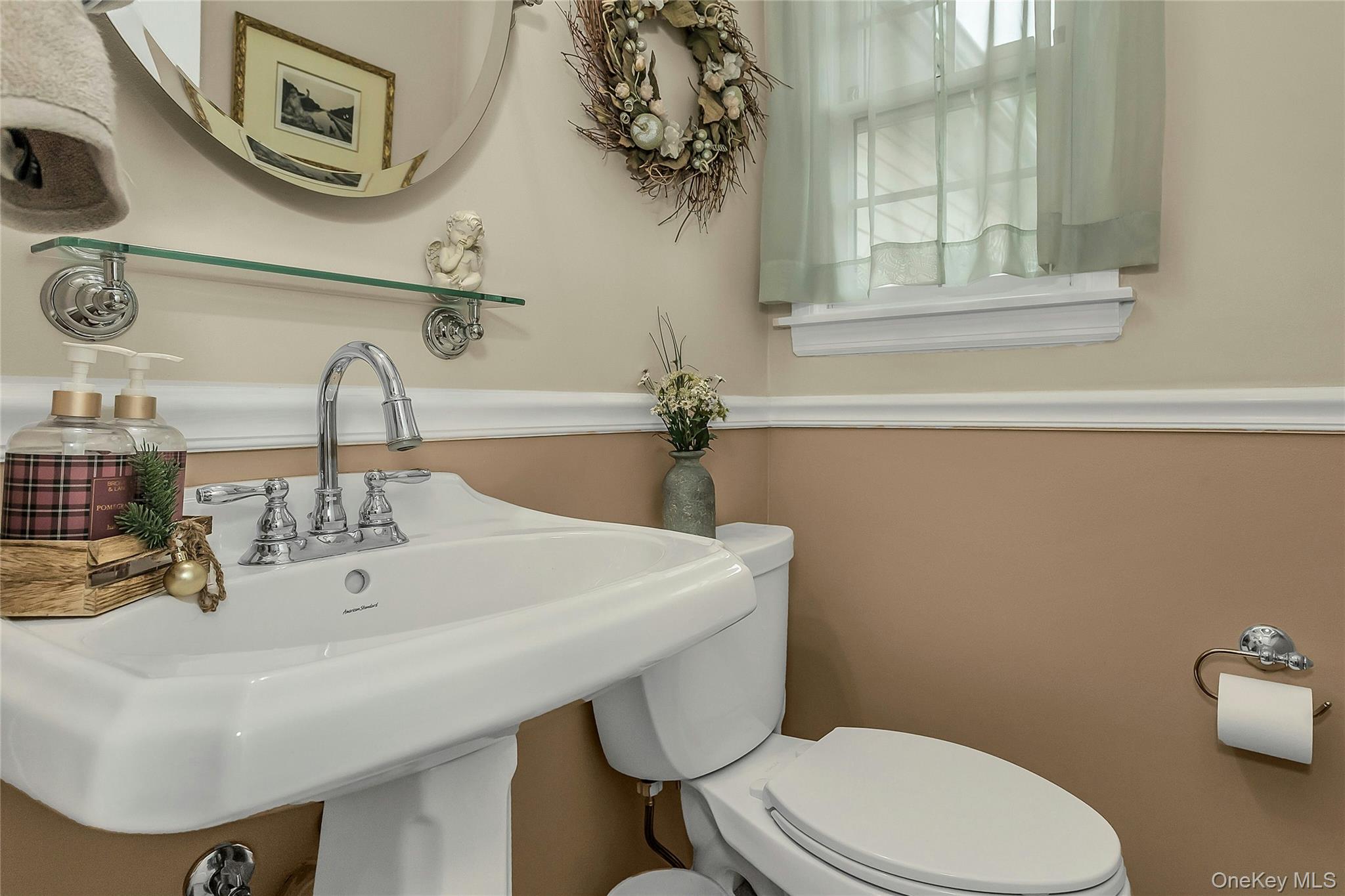 16 Abbey Lane, East Setauket, NY 11733