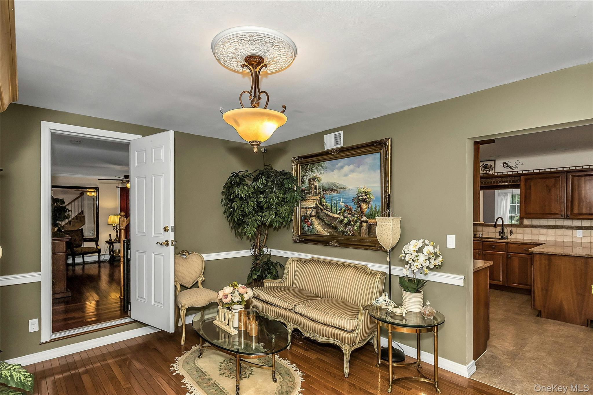 16 Abbey Lane, East Setauket, NY 11733