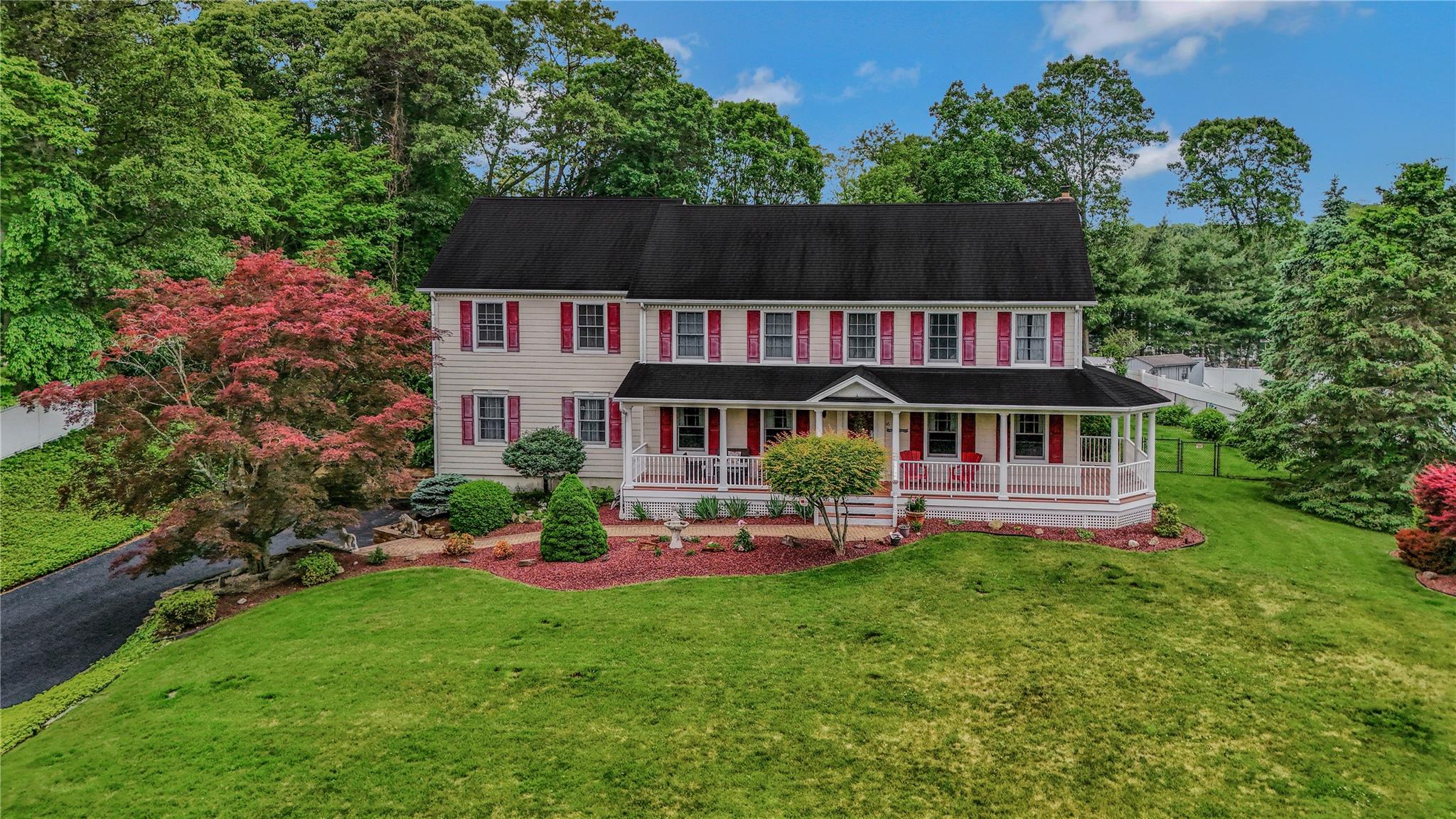16 Abbey Lane, East Setauket, NY 11733