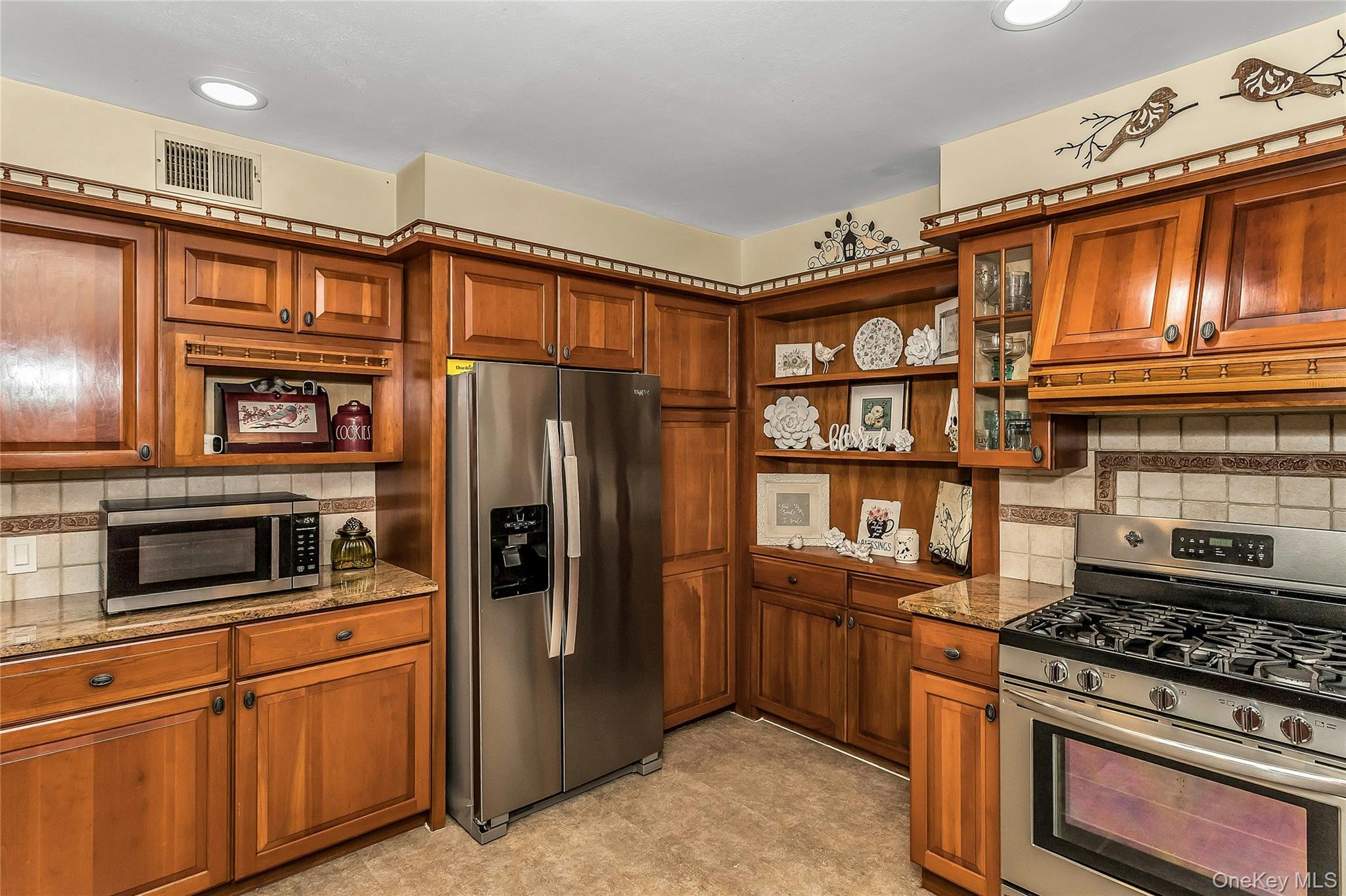 16 Abbey Lane, East Setauket, NY 11733