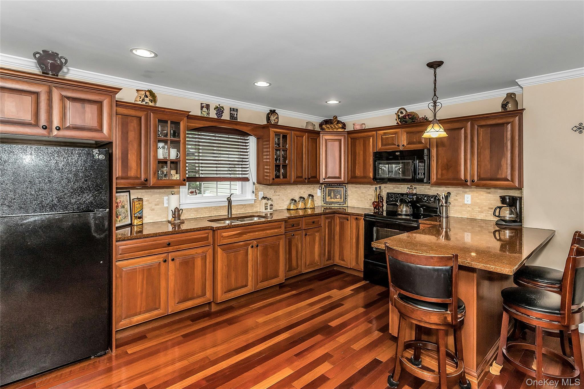 16 Abbey Lane, East Setauket, NY 11733