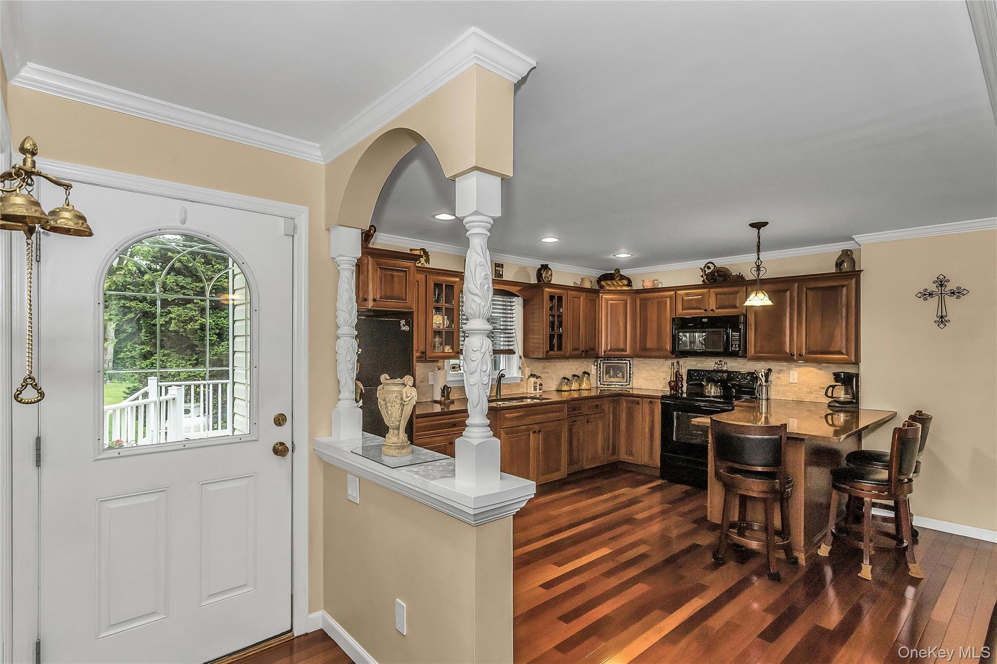 16 Abbey Lane, East Setauket, NY 11733