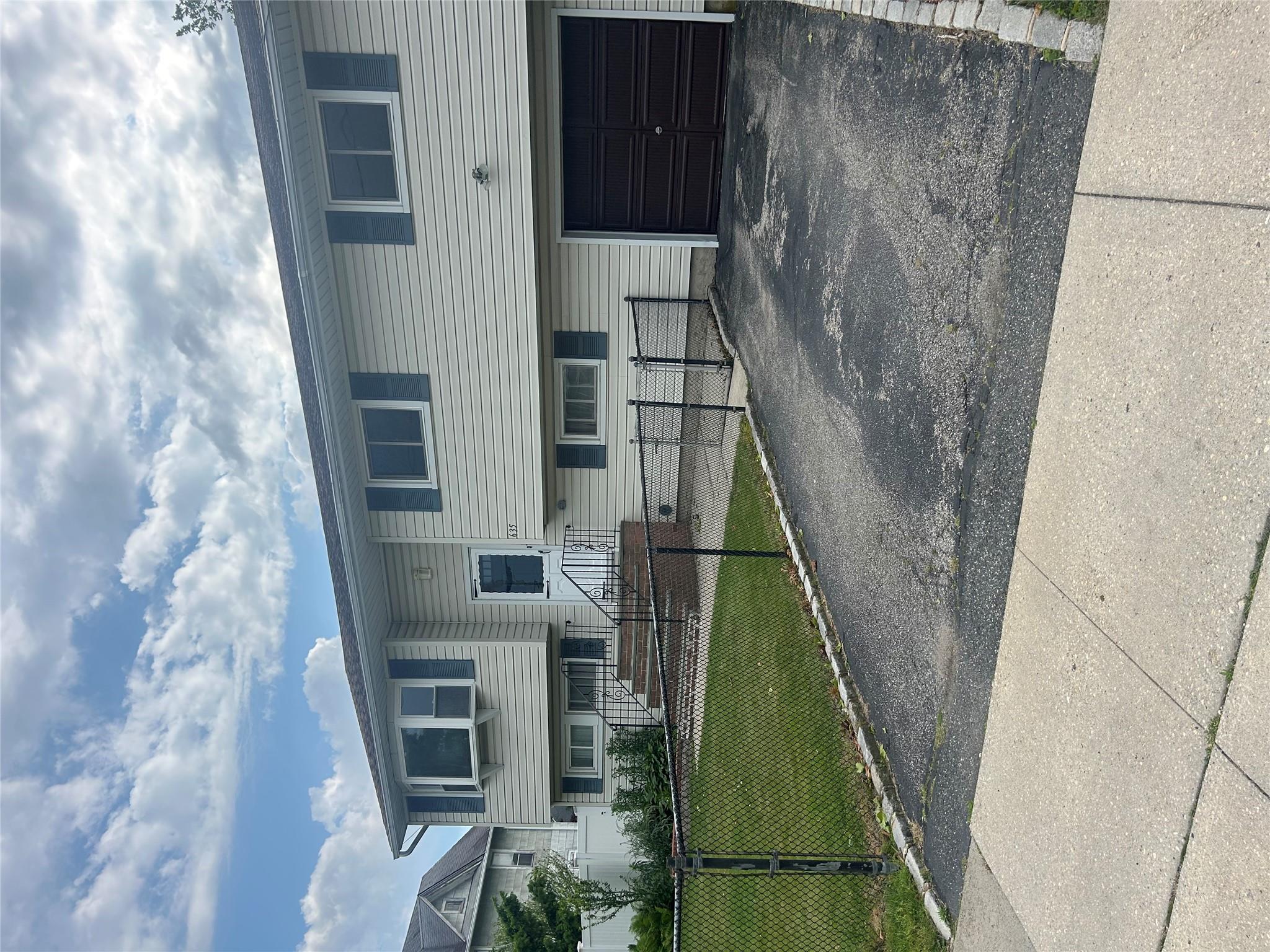 635 S Wellwood Avenue, Lindenhurst, NY 11757
