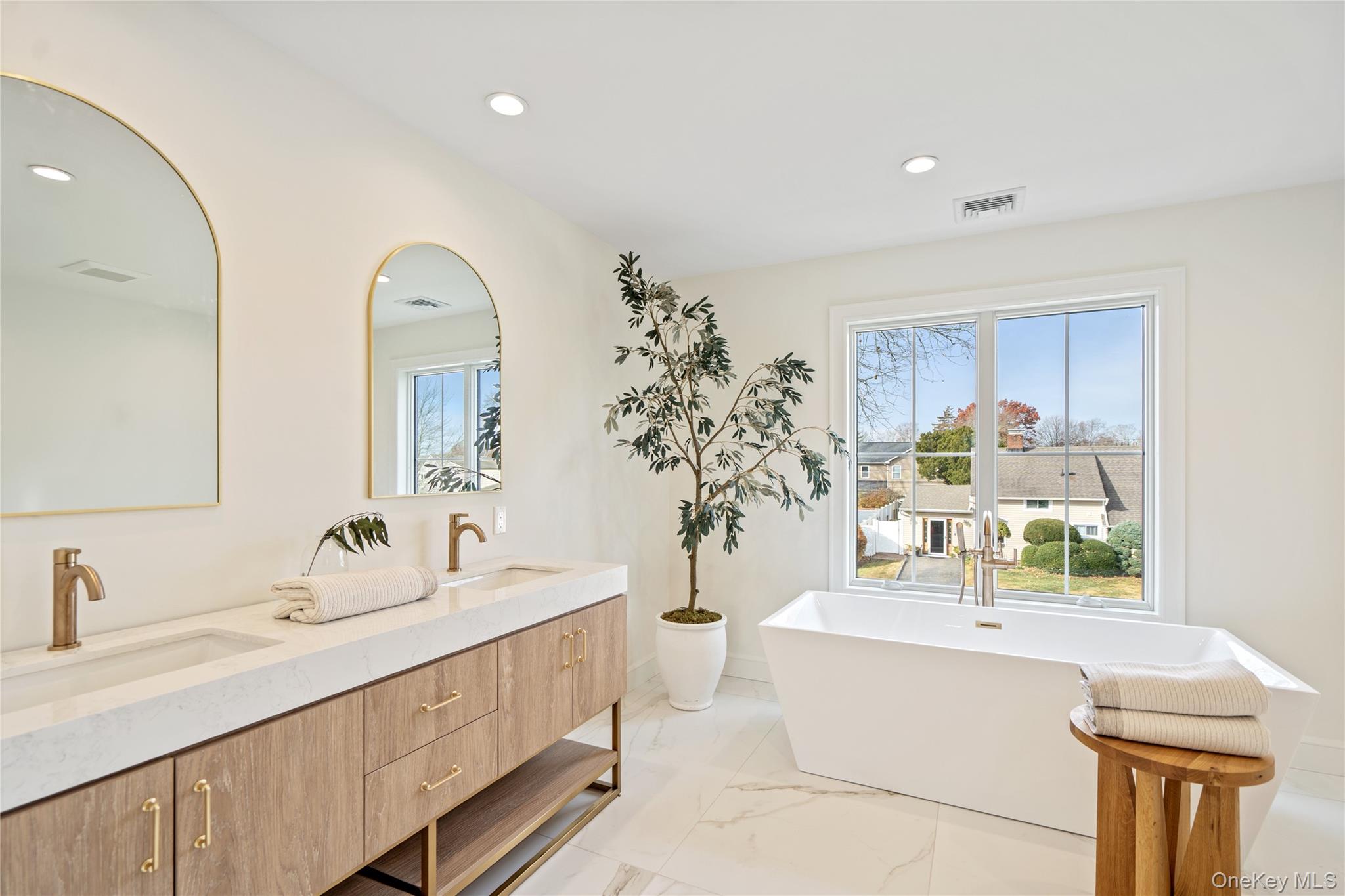 45 Mist Lane, Westbury, NY 11590