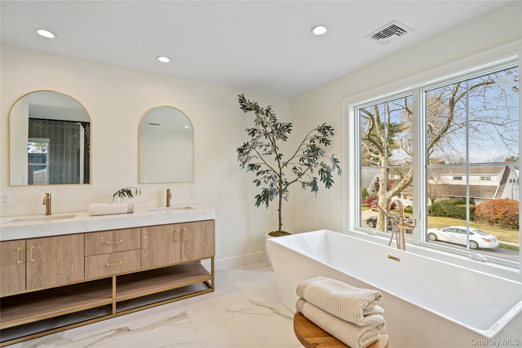 45 Mist Lane, Westbury, NY 11590