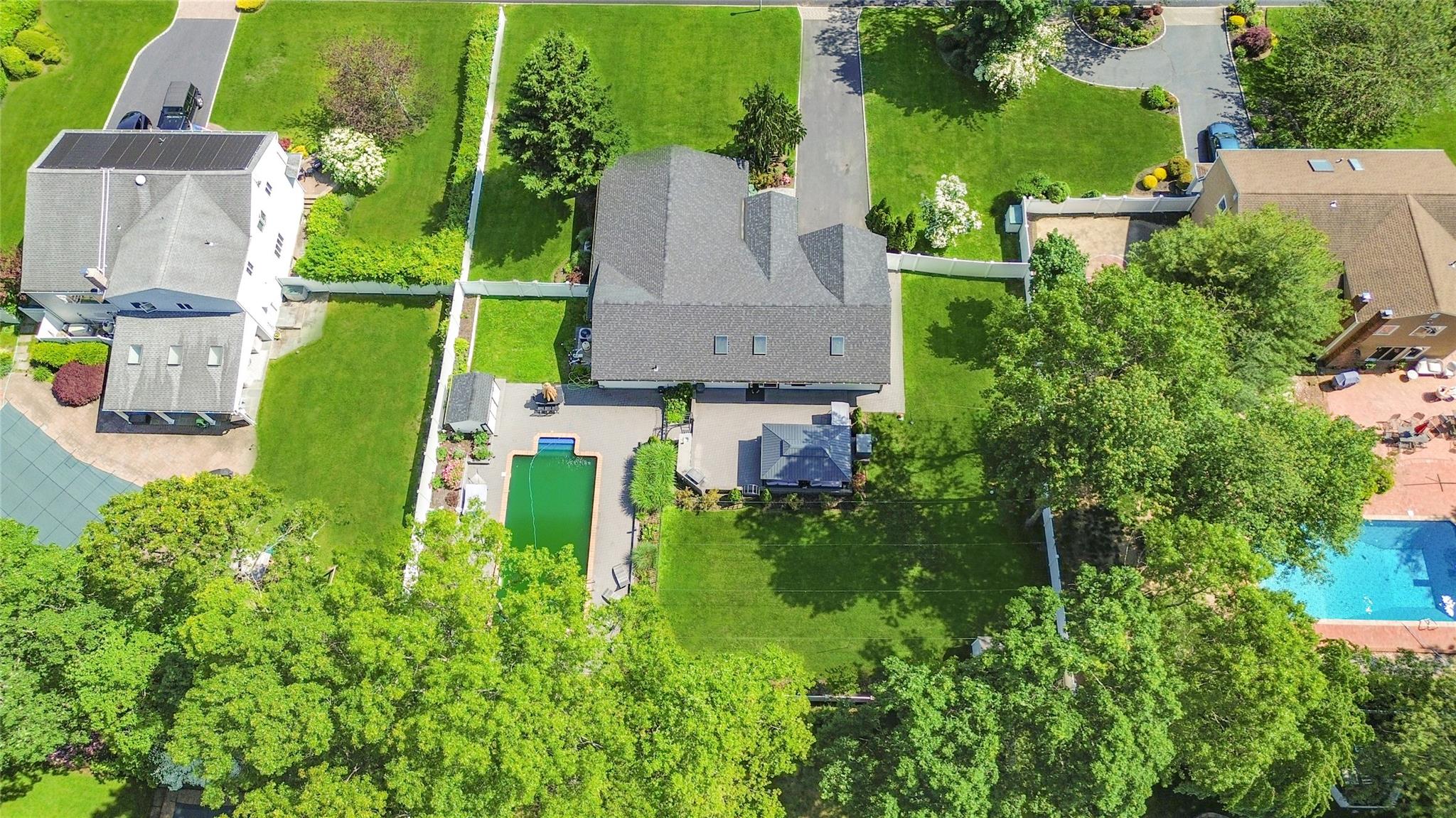 11 Gallatin Drive, Dix Hills, NY 11746