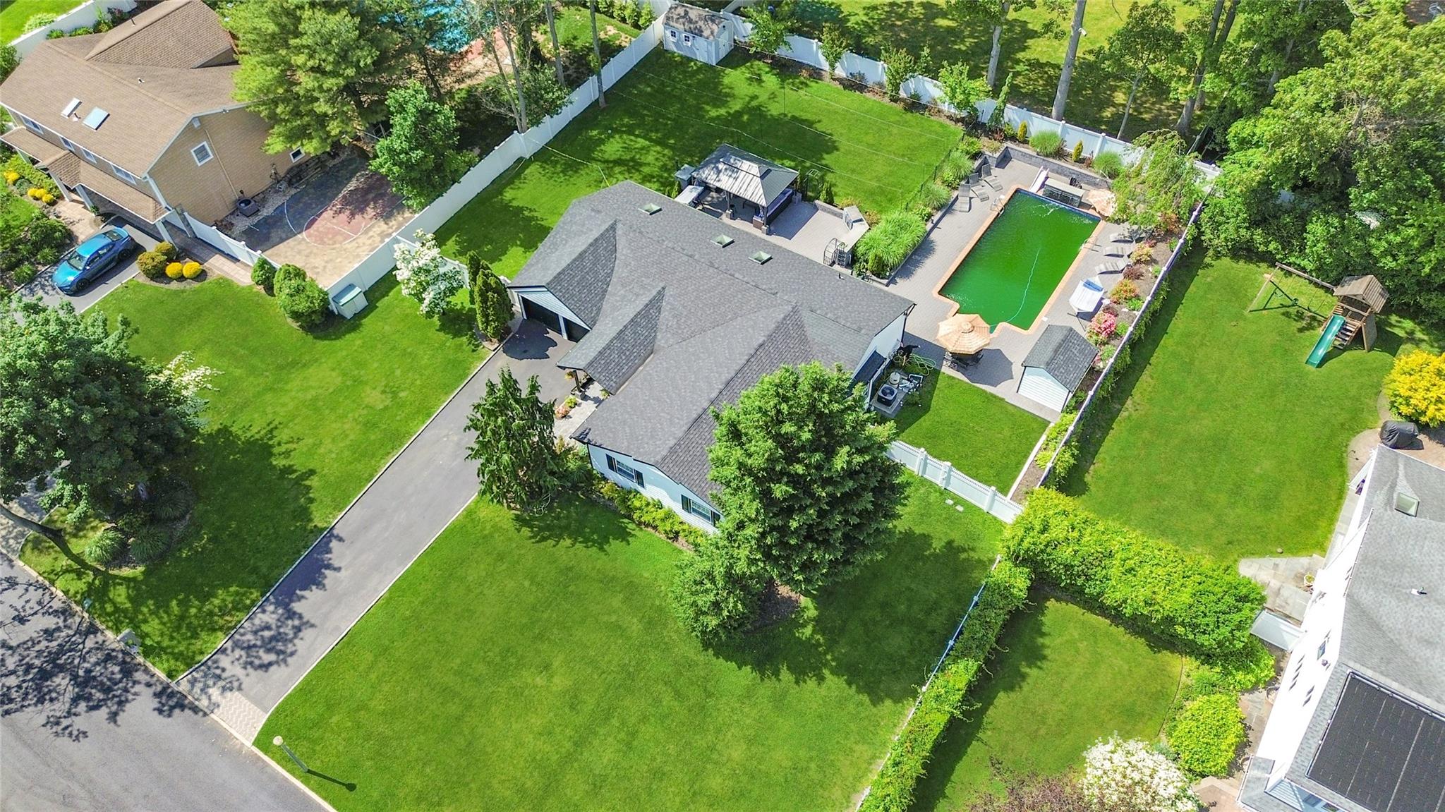 11 Gallatin Drive, Dix Hills, NY 11746