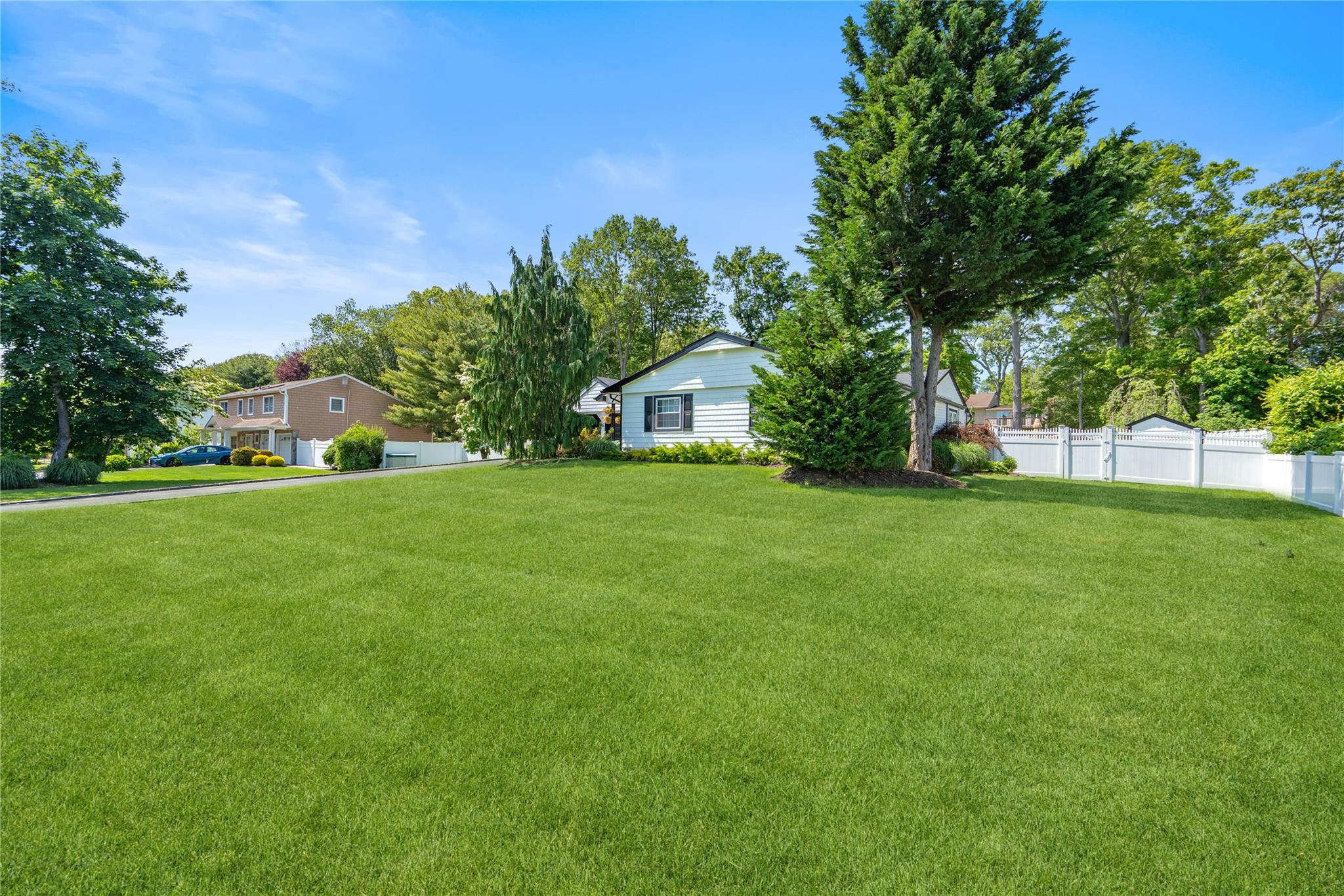 11 Gallatin Drive, Dix Hills, NY 11746