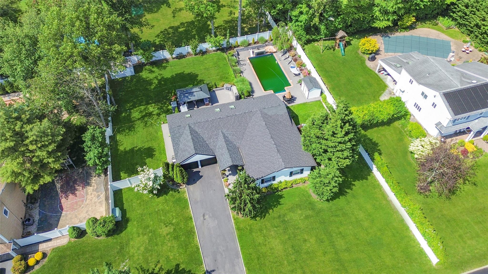 11 Gallatin Drive, Dix Hills, NY 11746