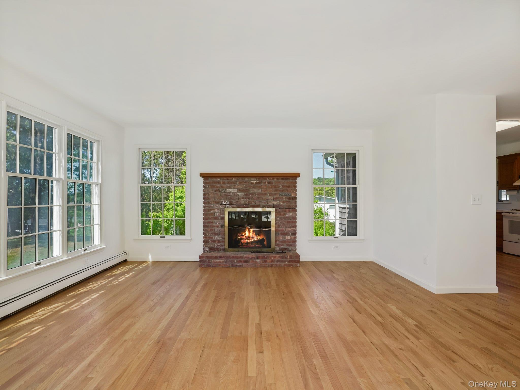 6 Huckleberry Lane E, Hampton Bays, NY 11946