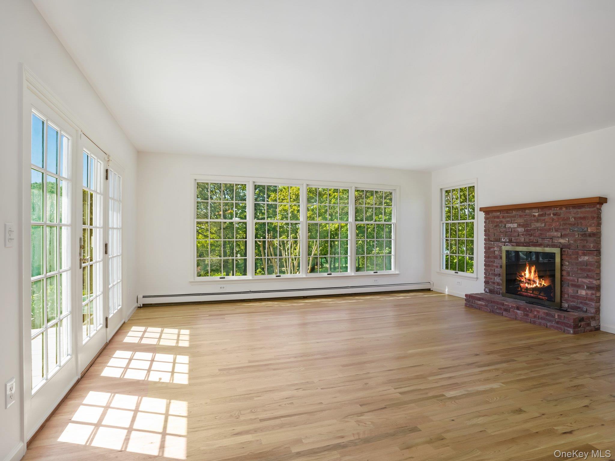 6 Huckleberry Lane E, Hampton Bays, NY 11946