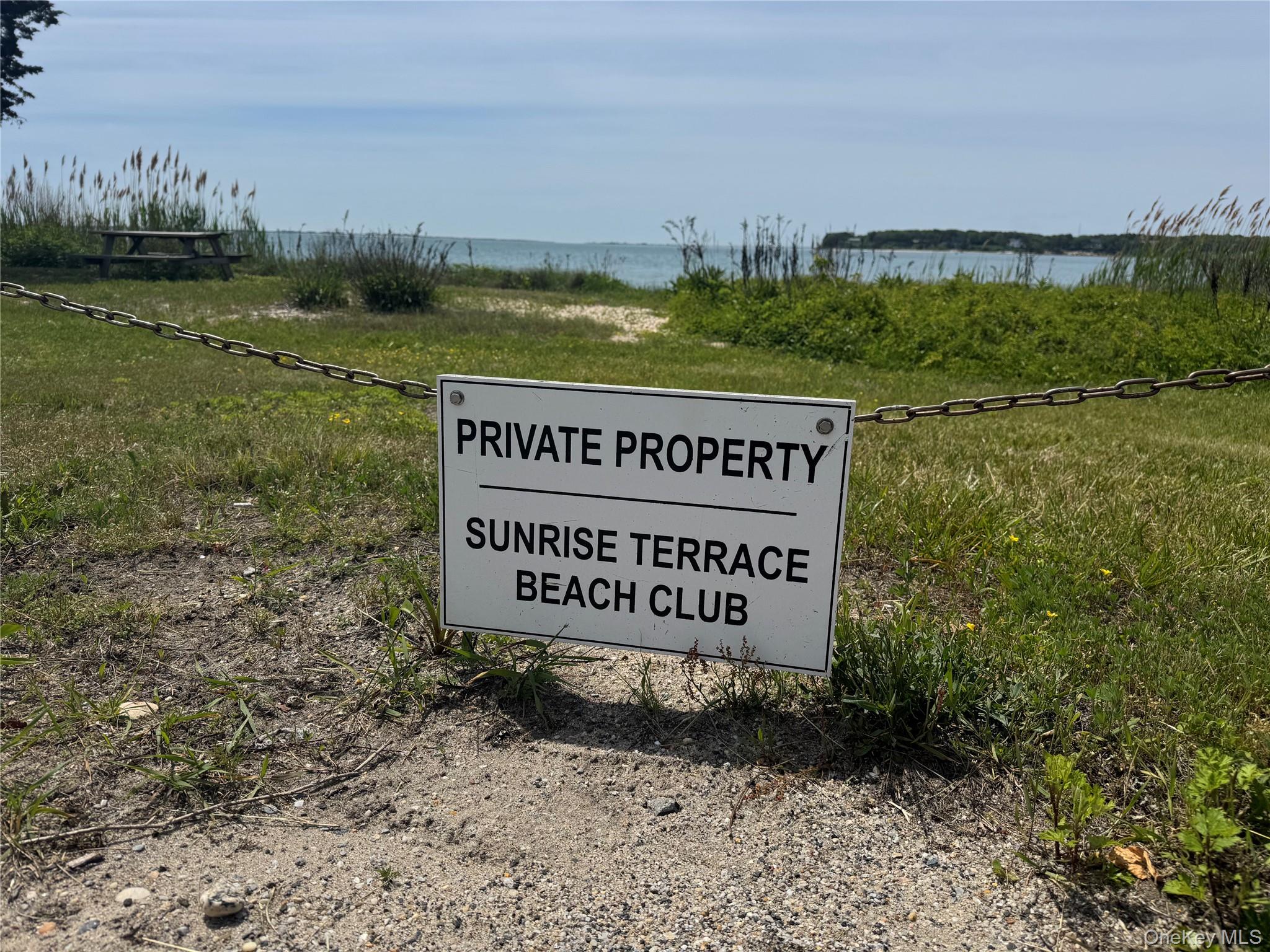 6 Huckleberry Lane E, Hampton Bays, NY 11946